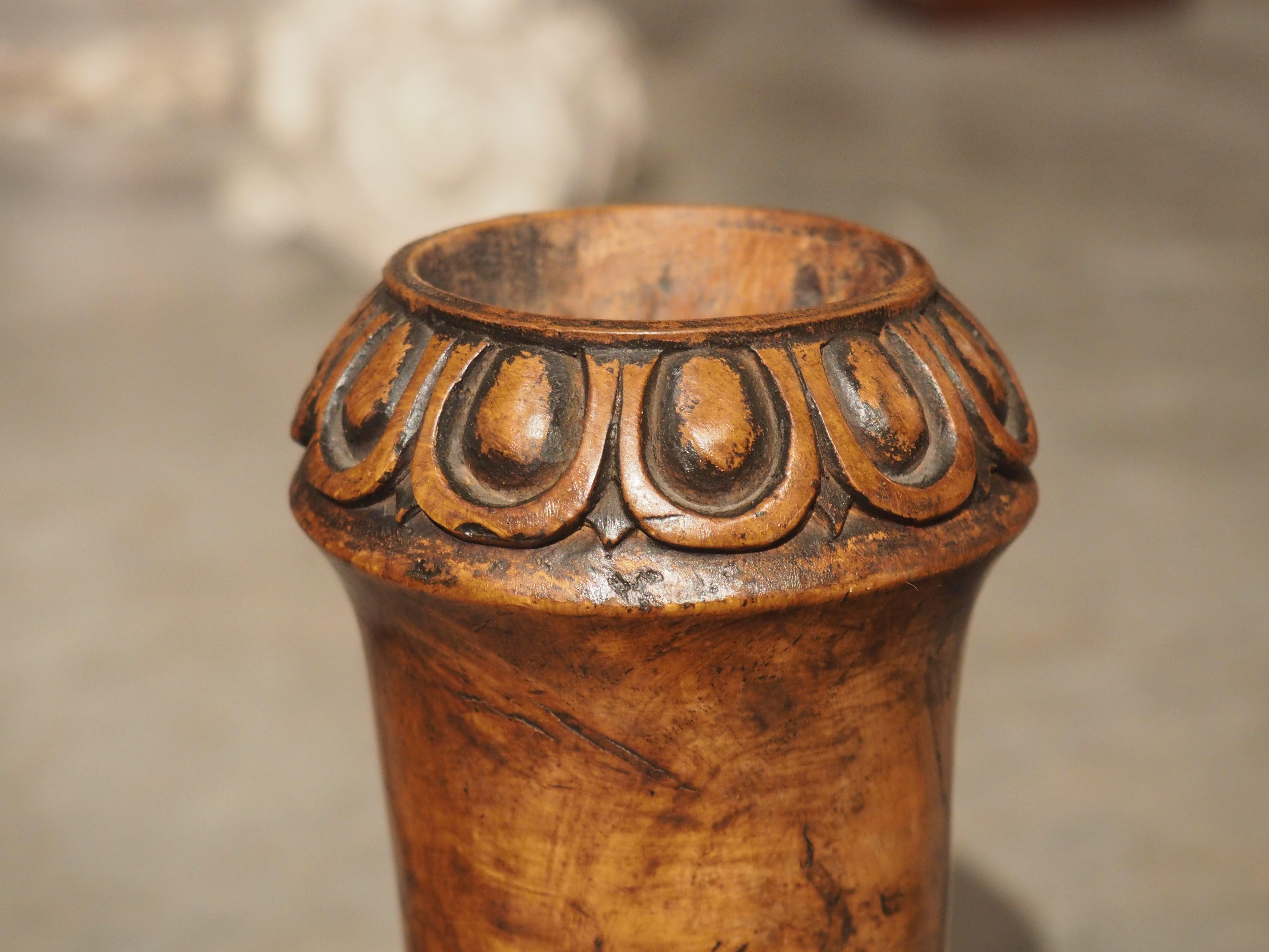 Pair of circa 1820 Carved Walnut Spill Vases from England For Sale 6