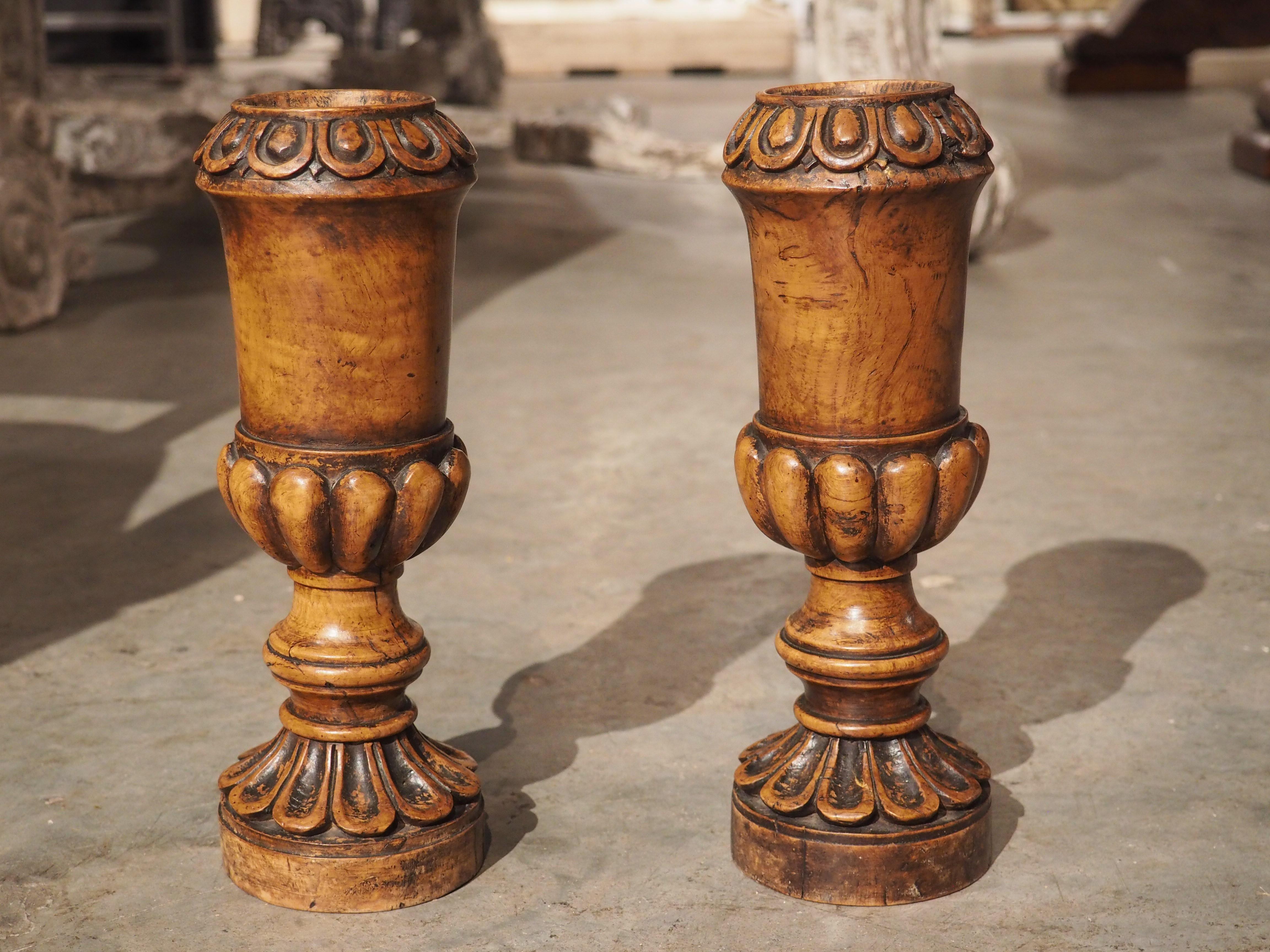 Pair of circa 1820 Carved Walnut Spill Vases from England For Sale 10
