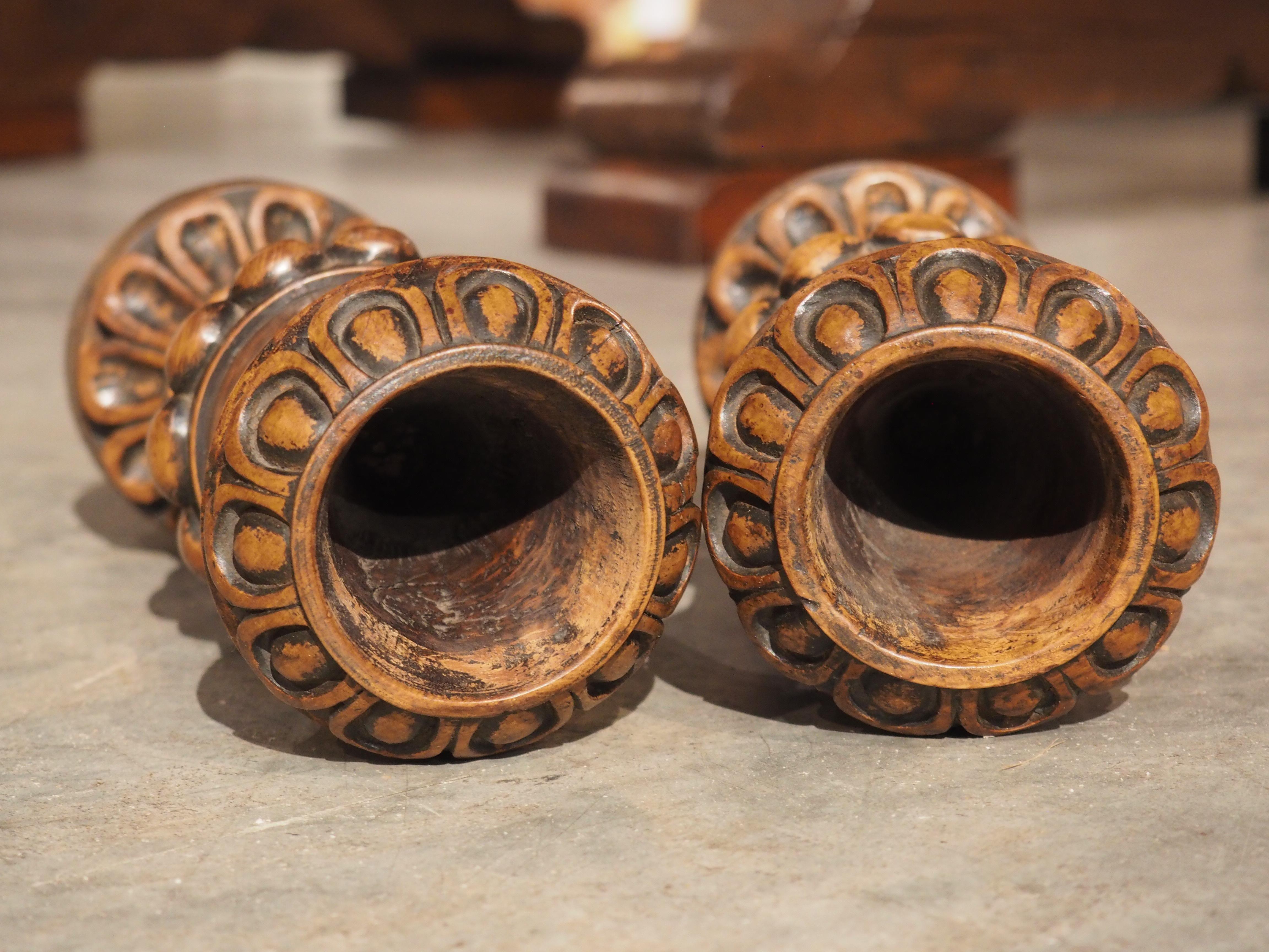 Early 19th Century Pair of circa 1820 Carved Walnut Spill Vases from England For Sale