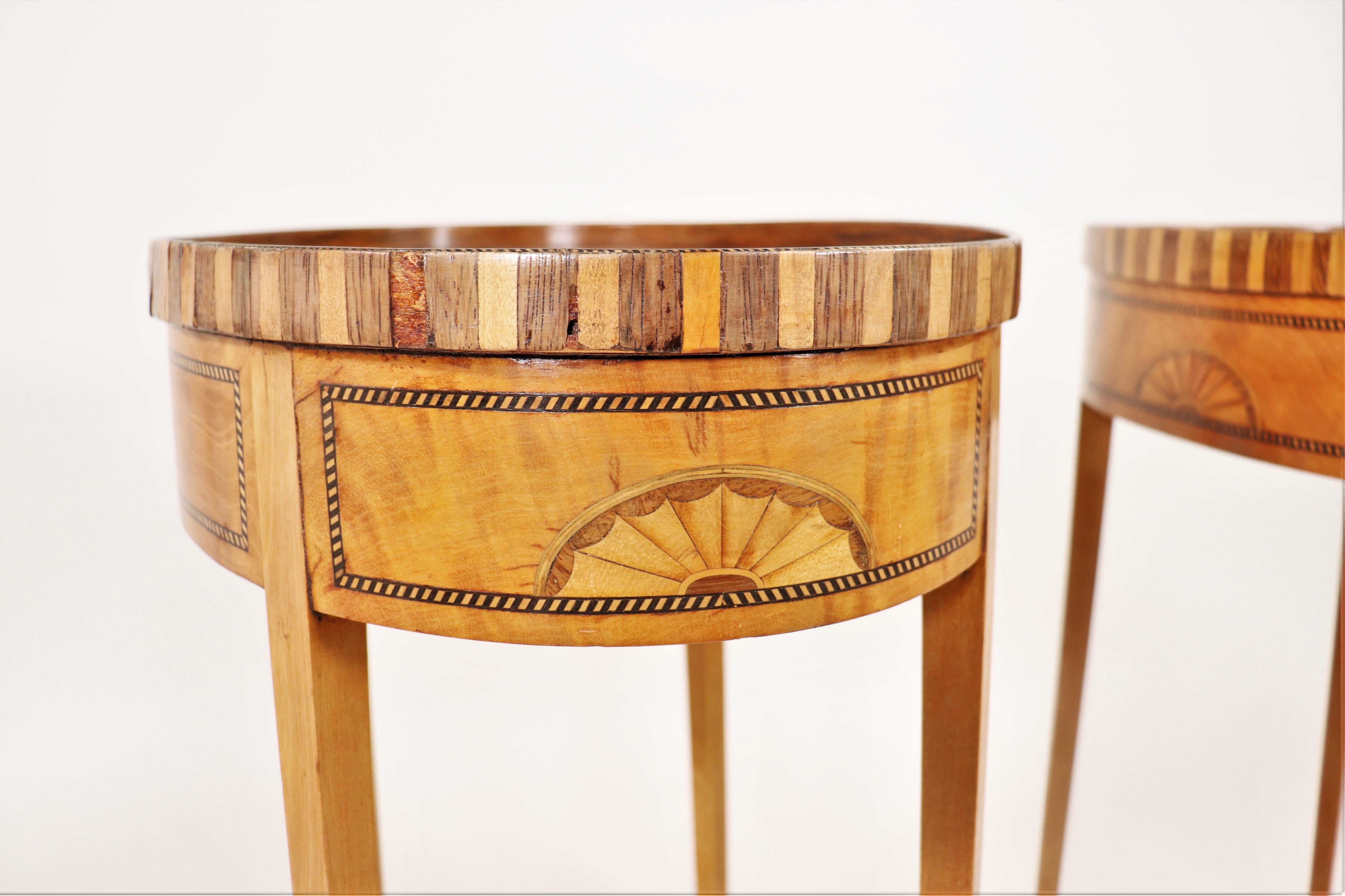 Pair of Circa 1820 George III Hepplewhite Style Oval Side Tables 3
