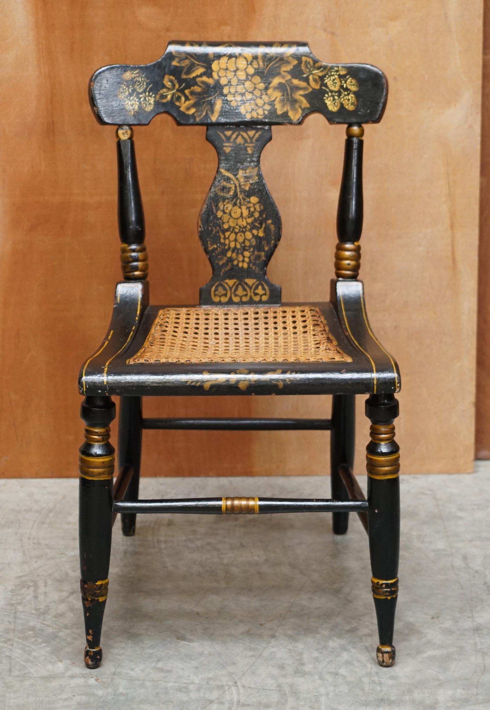 American Pair of circa 1825 Georgian Baltimore Ebonised Painted Gilt Bergere Side Chairs For Sale