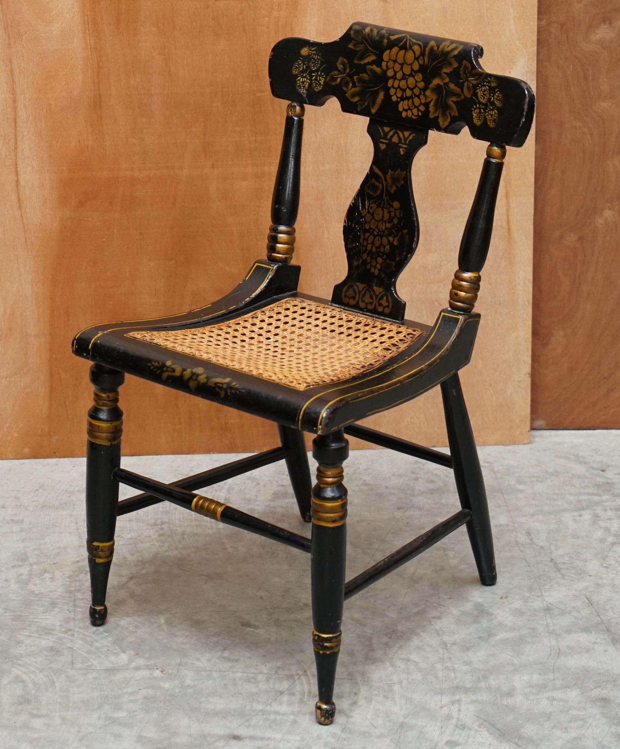 Hand-Painted Pair of circa 1825 Georgian Baltimore Ebonised Painted Gilt Bergere Side Chairs For Sale