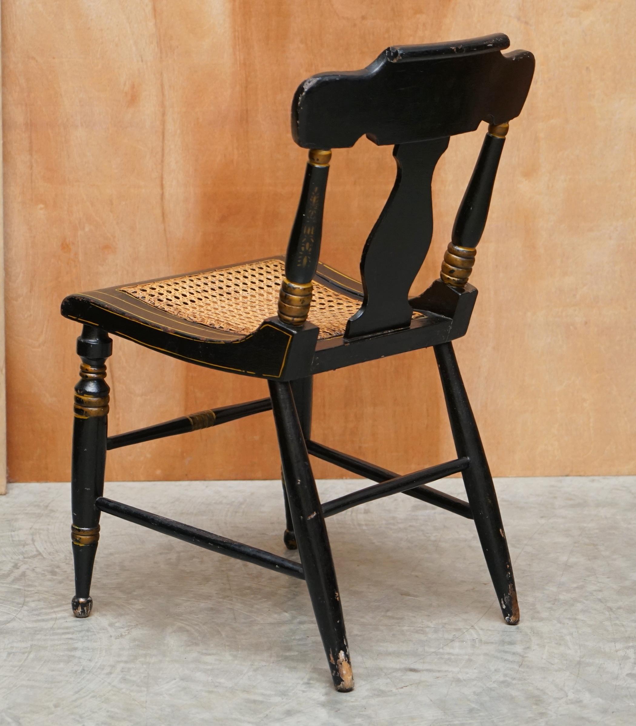 Pair of circa 1825 Georgian Baltimore Ebonised Painted Gilt Bergere Side Chairs For Sale 3