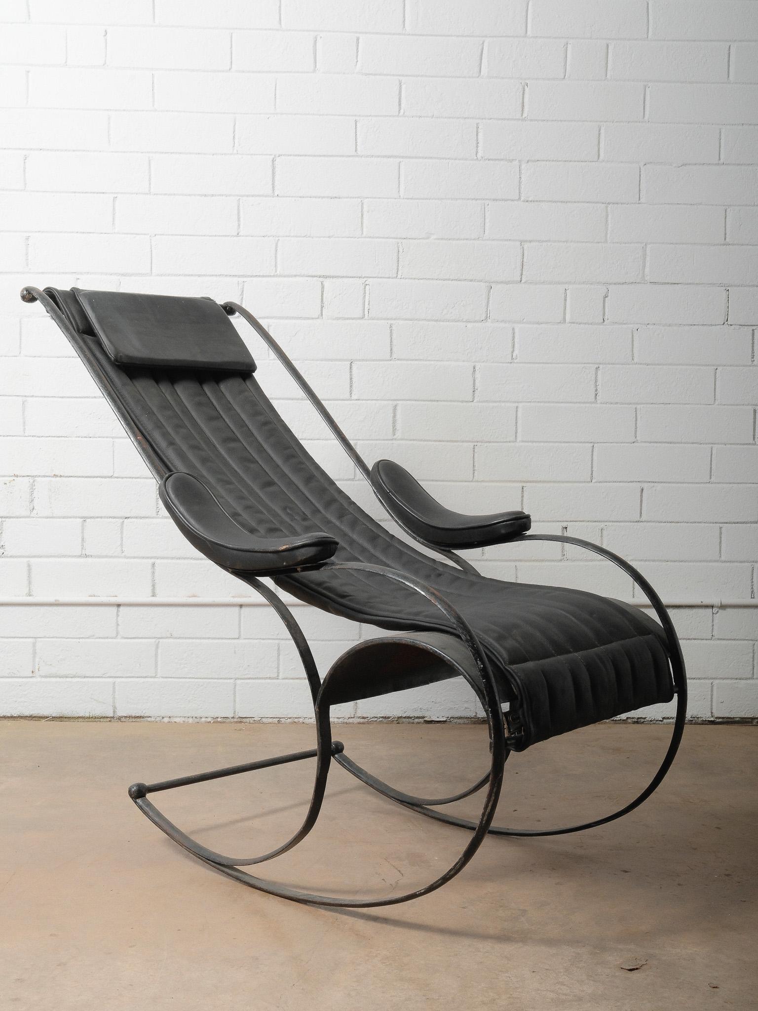 Pair of Circa 1850 Peter Cooper Black Leather Rocking Chairs for R.W. Winfield en vente 5