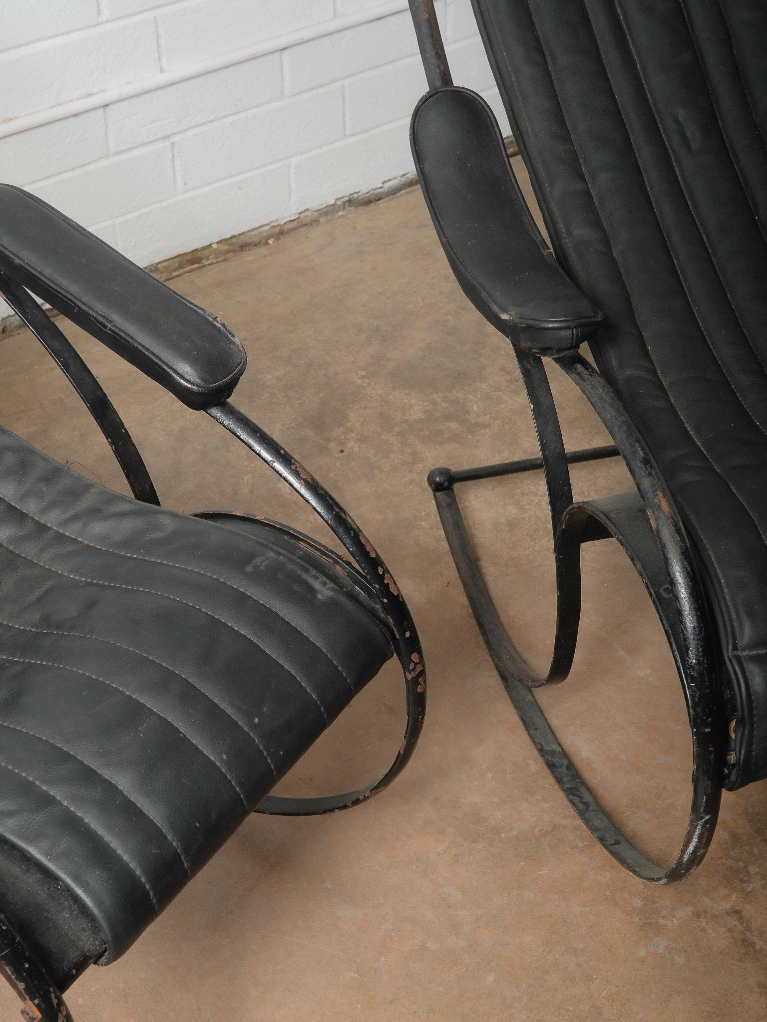 XIXe siècle Pair of Circa 1850 Peter Cooper Black Leather Rocking Chairs for R.W. Winfield en vente