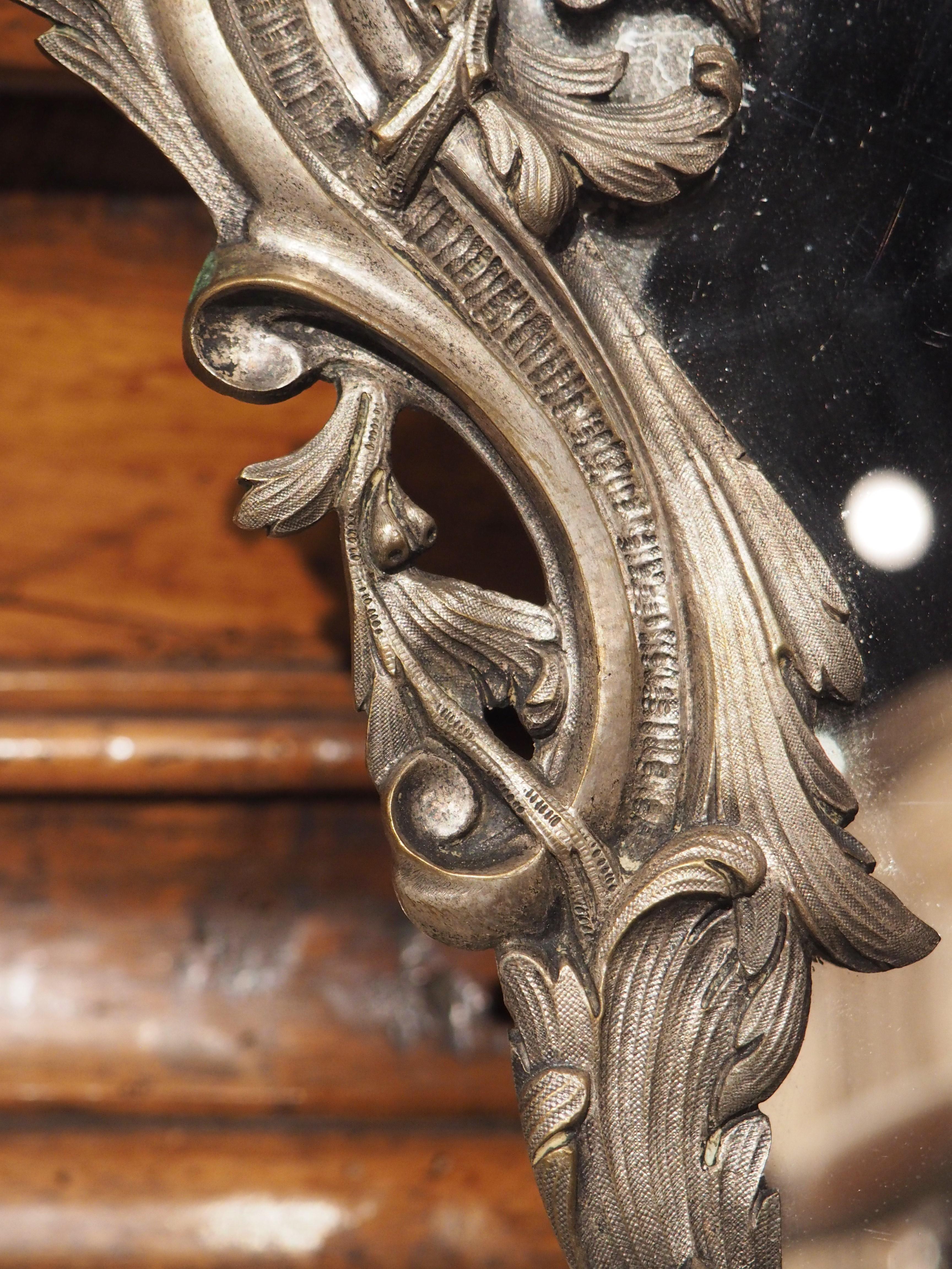 Paire d'appliques à miroir en bronze argenté de style Régence datant de 1850 et provenant de France en vente 5