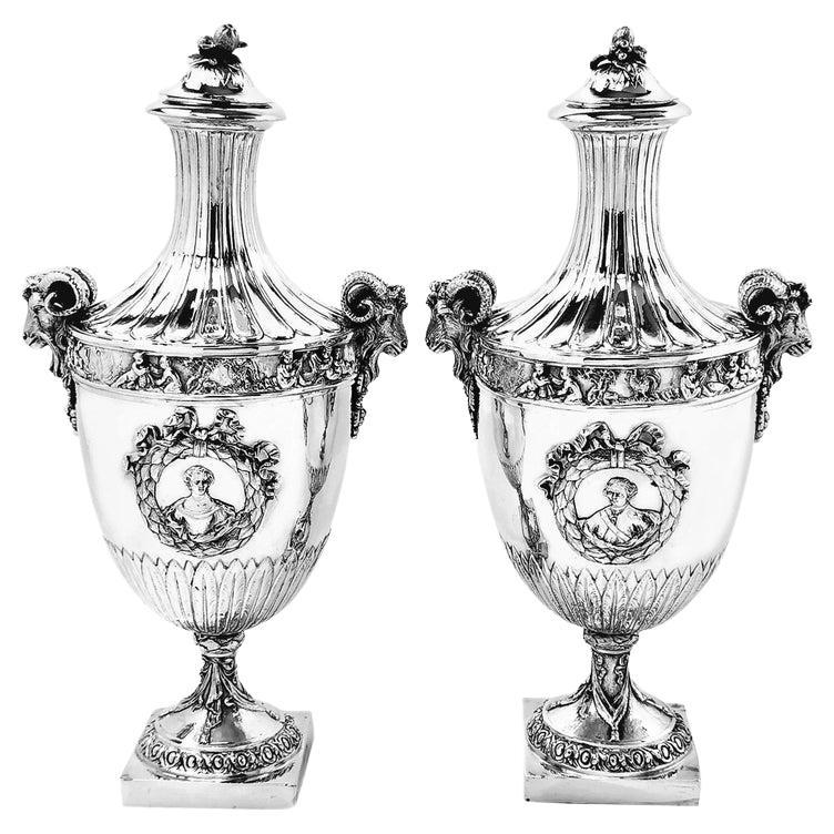 Paar deutsche Sterlingsilber-Urnen mit Deckel, um 1880