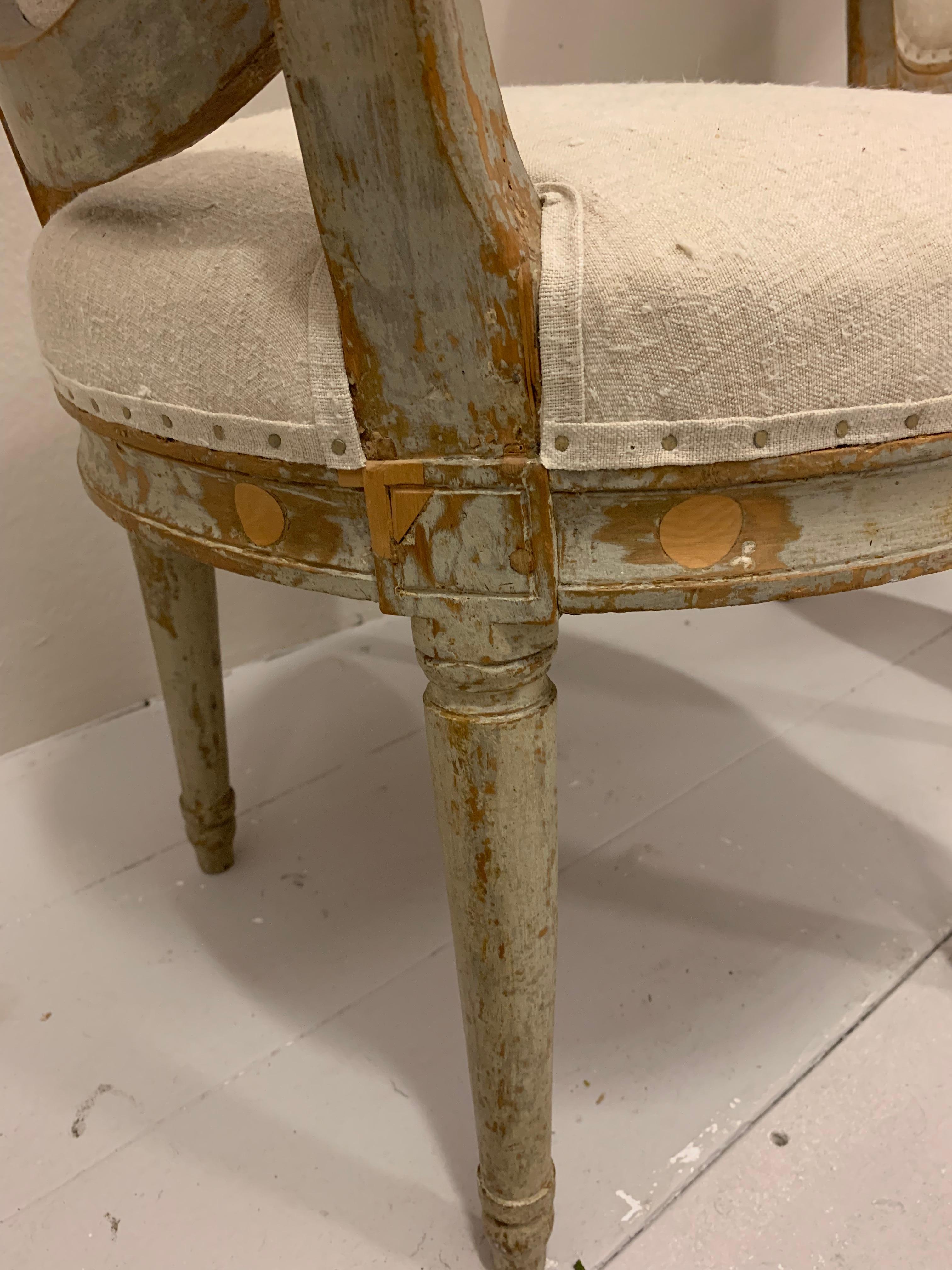 Wonderful pair of Swedish Gustavian Oak side chairs.
This desirable style of chairs have rounded backs with carved flower decoration to the top and rosette corner decoration beneath the seat.
The paint has been scraped back and refreshed, and one