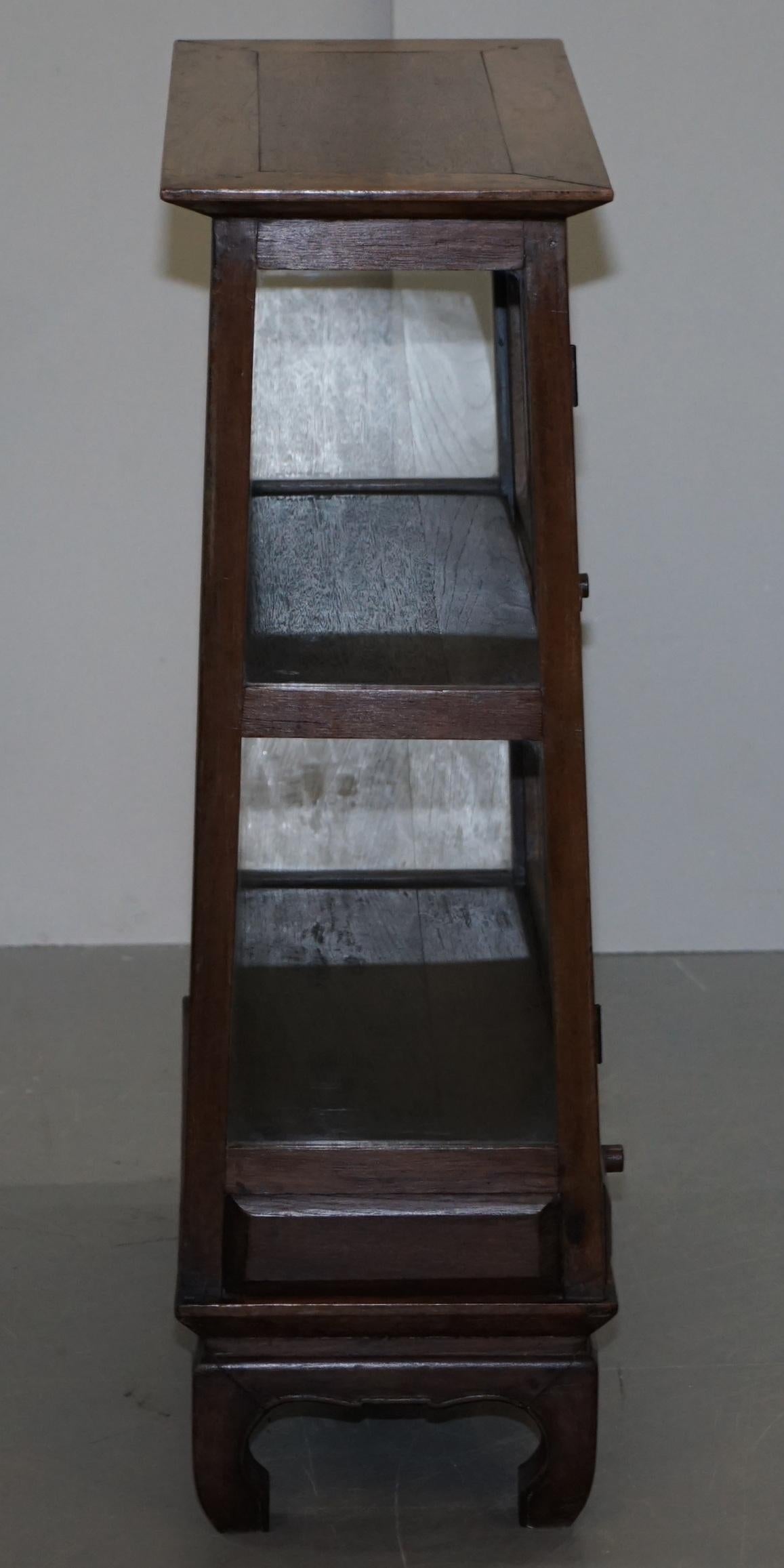Pair of circa 1900 Chinese Temple Alter Style Glazed Door Bookcases Sideboards 13
