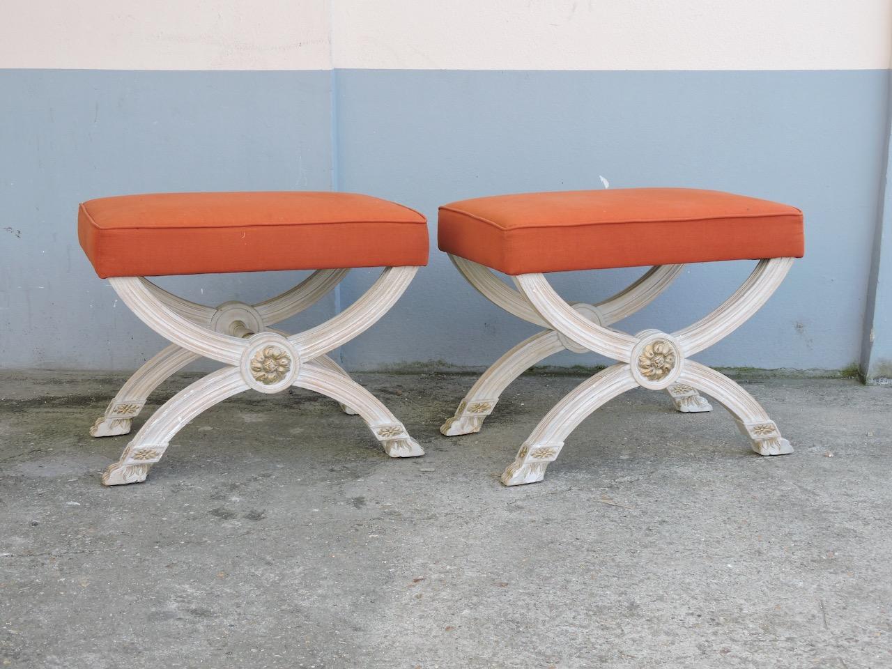 Pair of circa 1900 French Curules stools
gilt, limed and lacquered wood
Napoléon III period,
circa 1900.