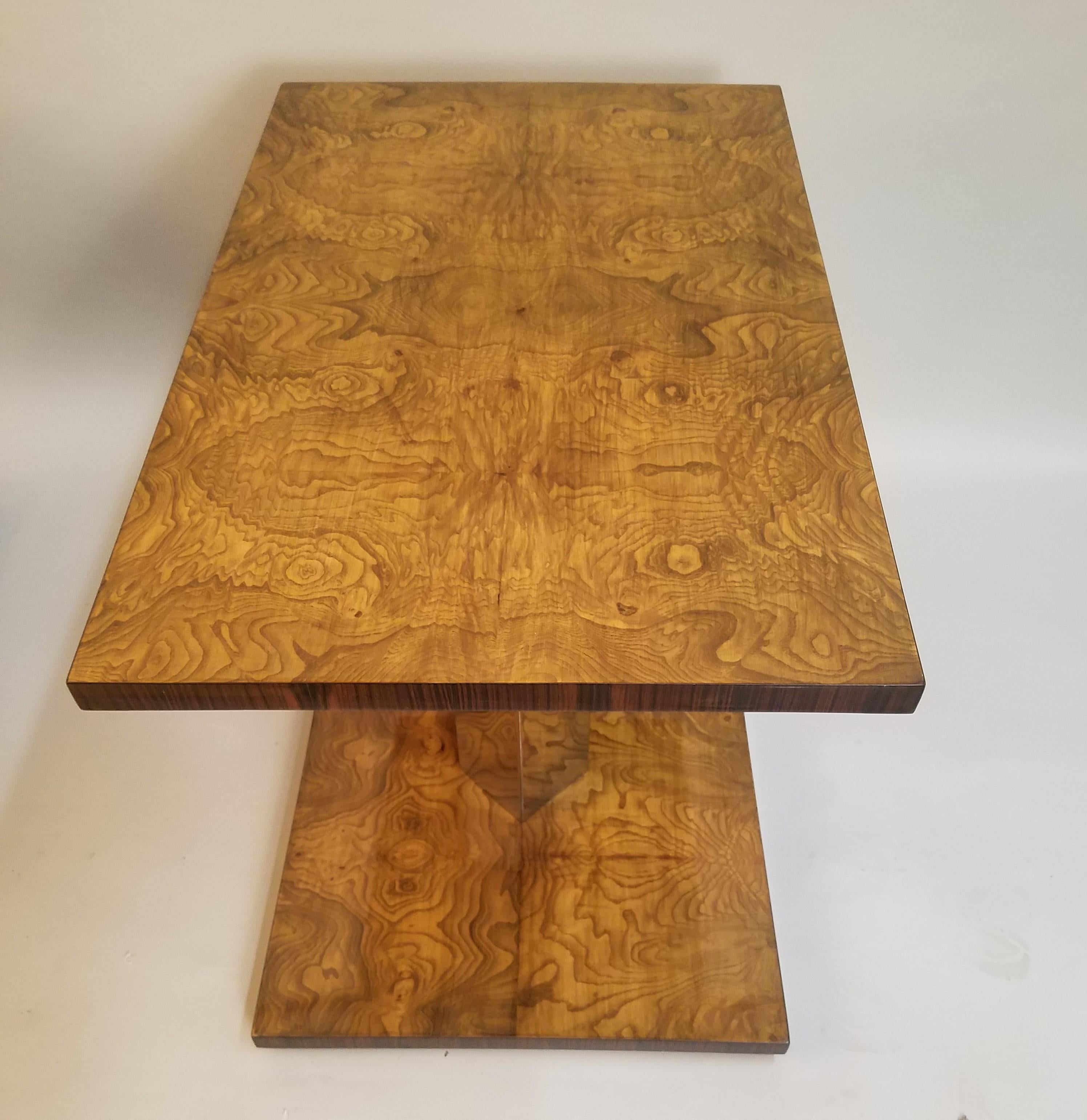 Fait main Paire de tables d'extrémité Art Déco en ronce de bois en vente