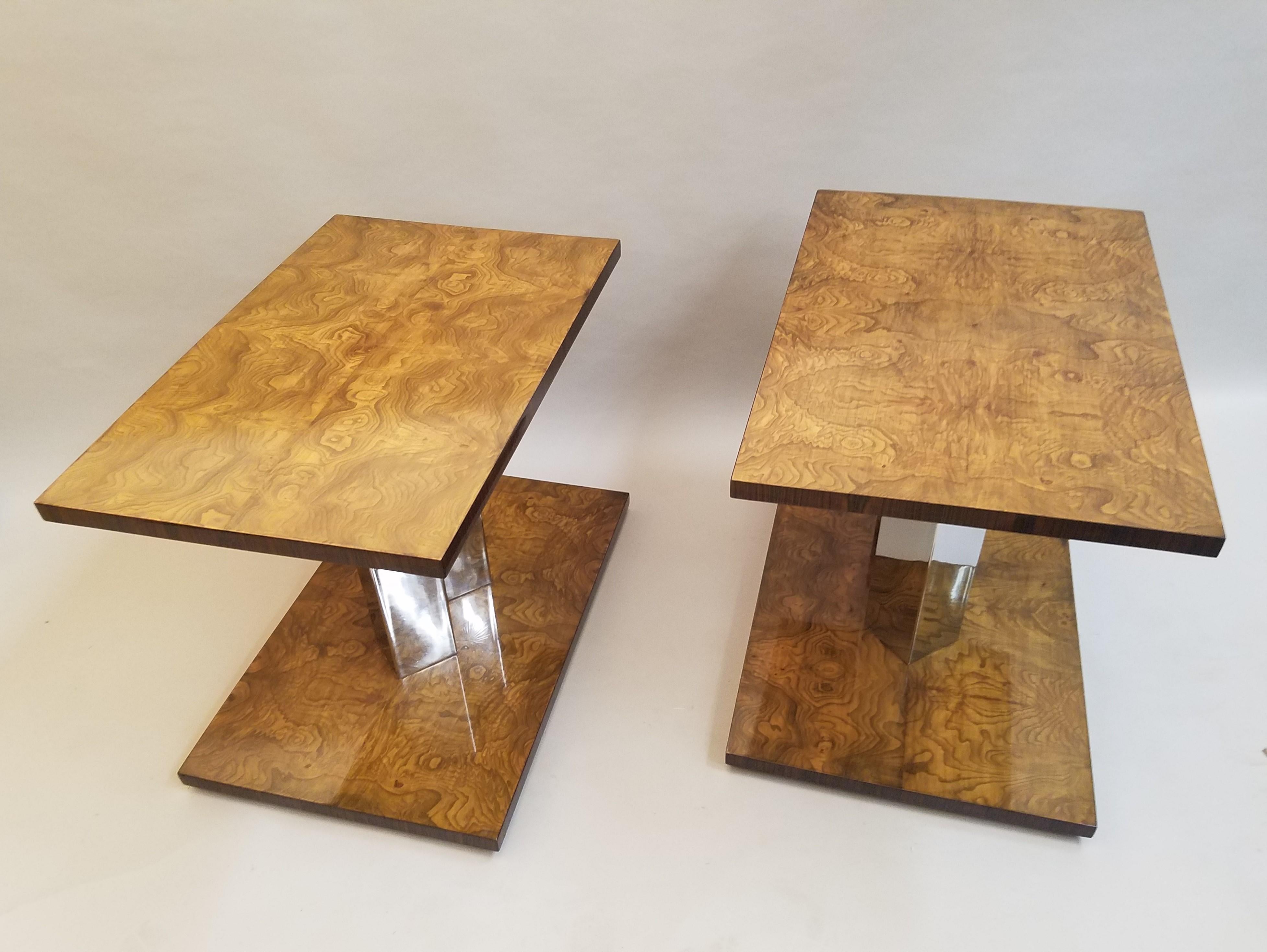 20ième siècle Paire de tables d'extrémité Art Déco en ronce de bois en vente