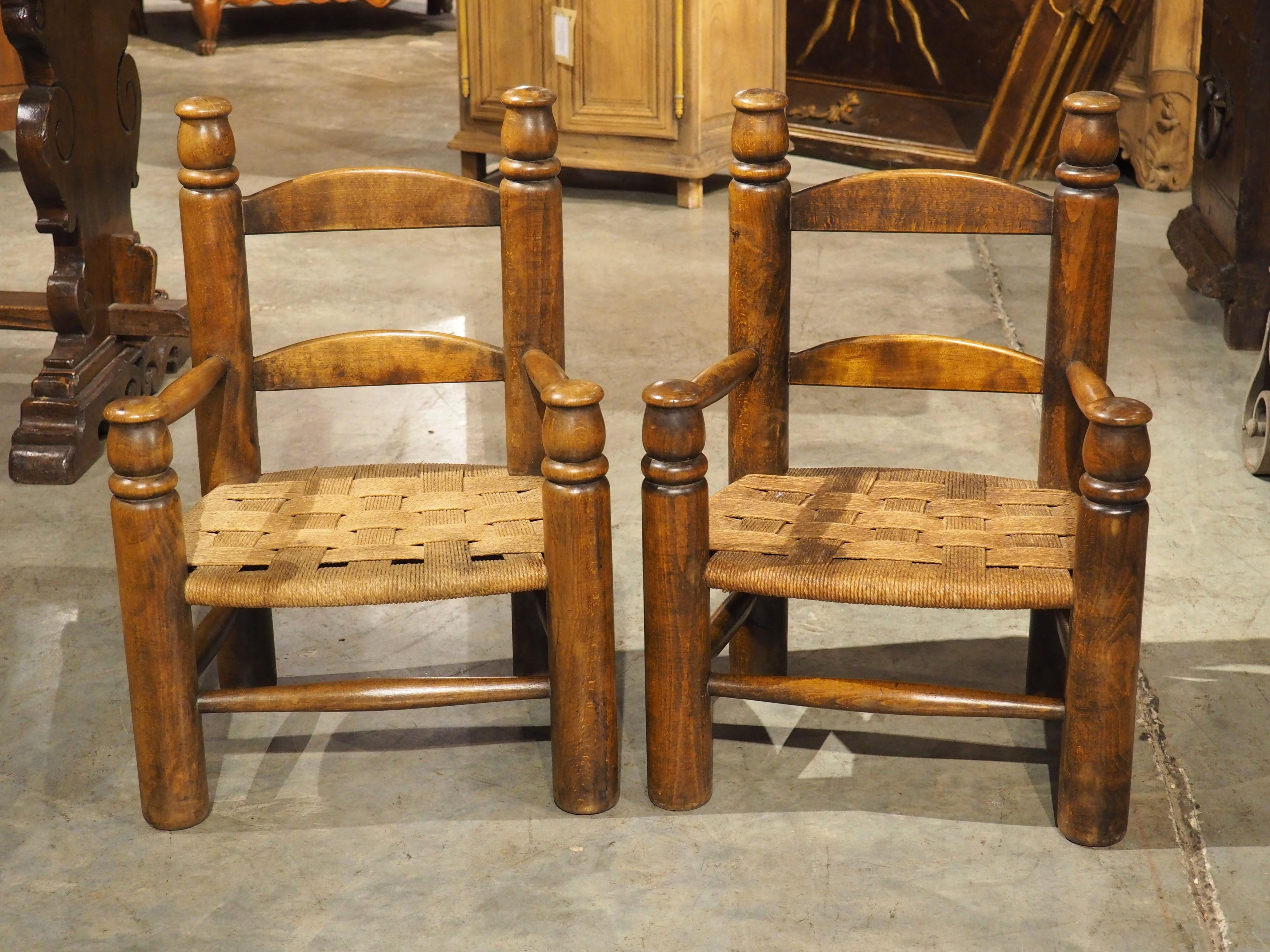 Pair of Circa 1940 Charles Dudouyt Style French Low Chairs in Carved Beech en vente 11