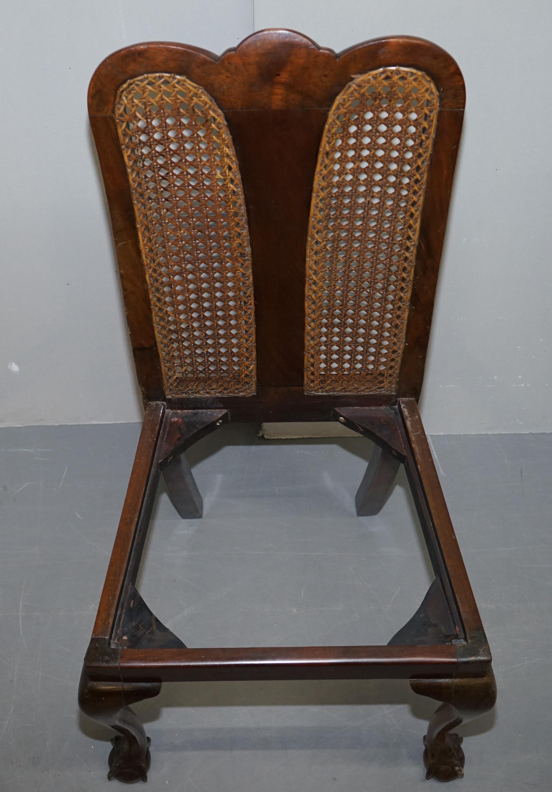 Paire de chaises d'appoint Bergère et Flamed en bois de feuillus avec pieds en forme de griffes et de boule, datant des années 1940 environ en vente 11