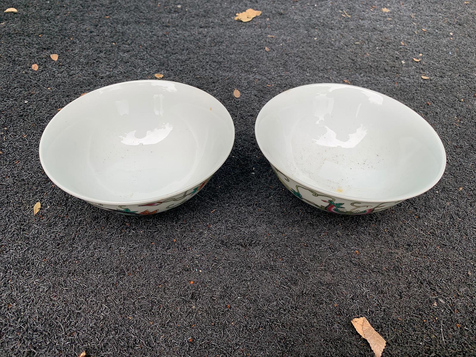 Pair of circa 1975 Chinese Porcelain Bowls with Zhongguo Zhi Zao Mark In Good Condition In Atlanta, GA