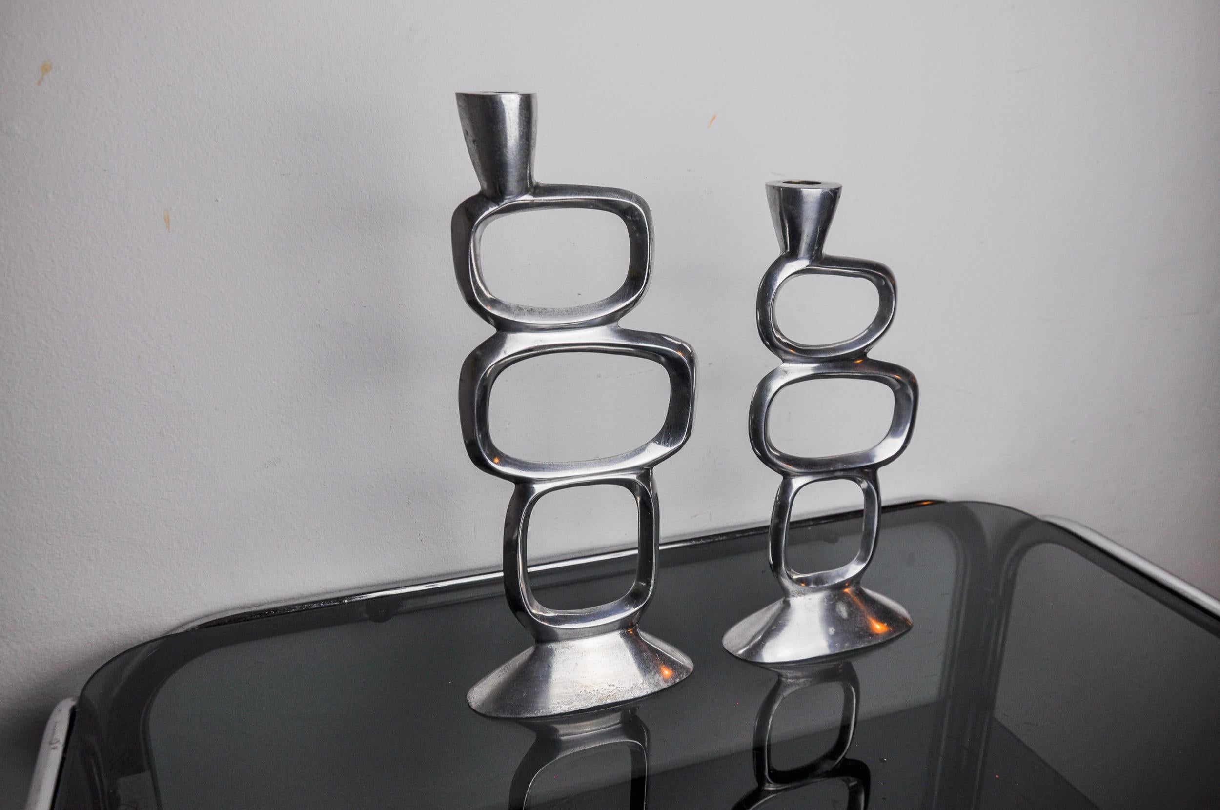 Pair of circle candlesticks by Matthew Hilton, England, 1980 In Good Condition For Sale In BARCELONA, ES