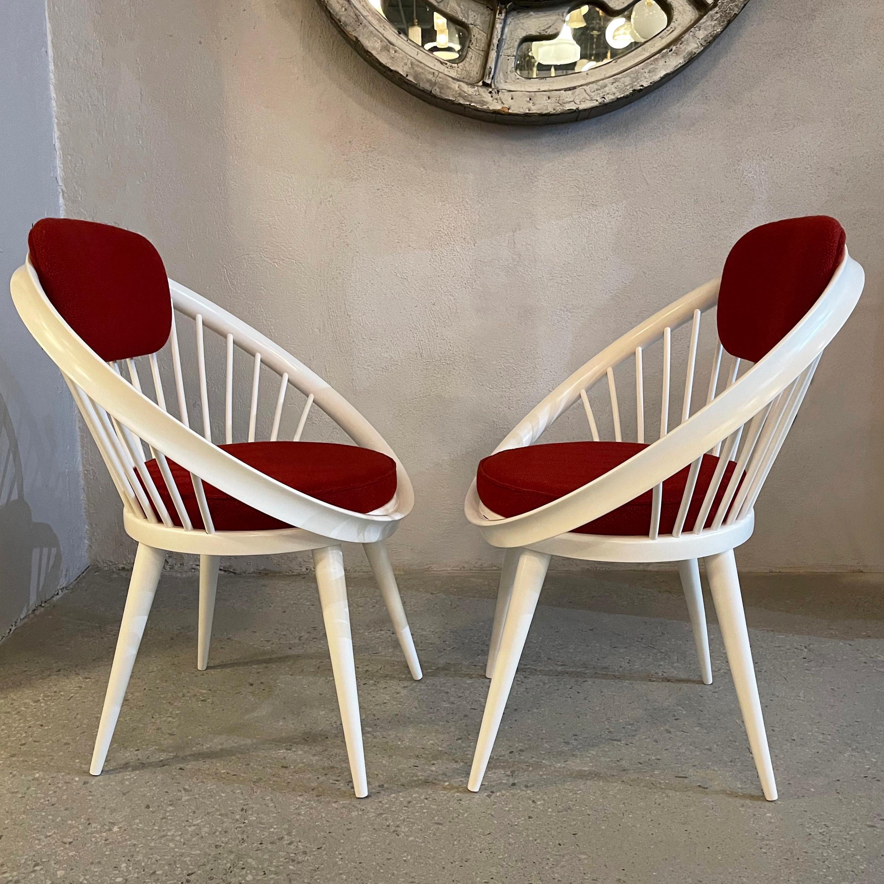 Suédois  Paire de chaises longues en forme de cercle par Yngve Ekström pour Swedese, Suède en vente
