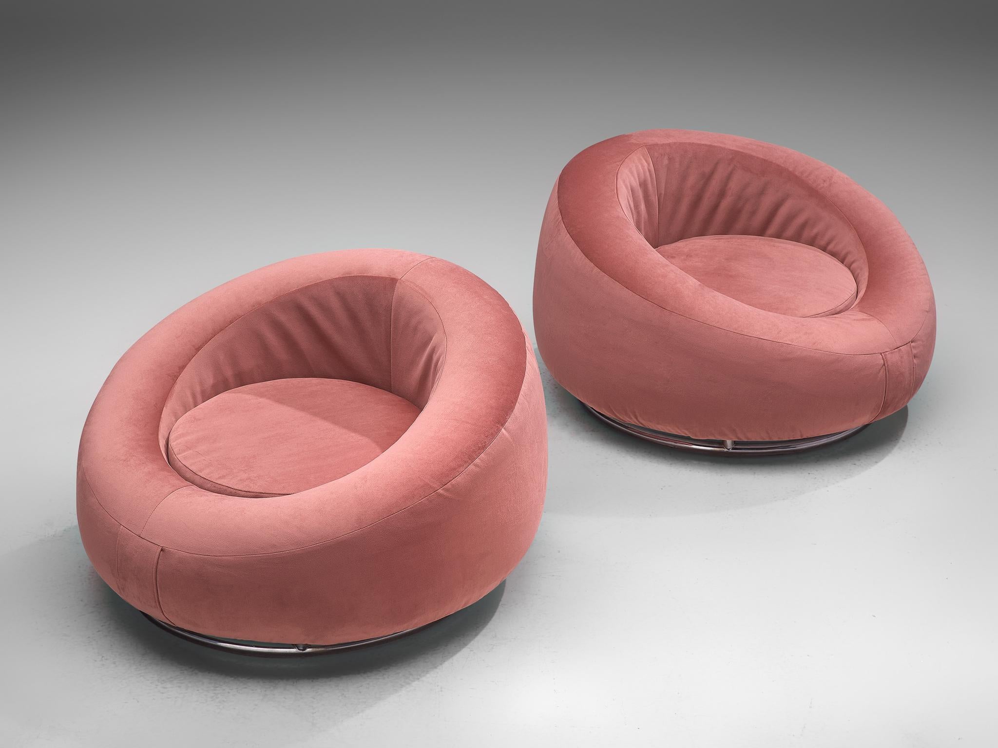 Pair of club chairs, pink velvet and chromed metal, Italy, 1970s.

This set of lounge chairs is a must if you are looking for some Hollywood Regency pieces for your interior. The low seat features a circular shape with a thick shell around that