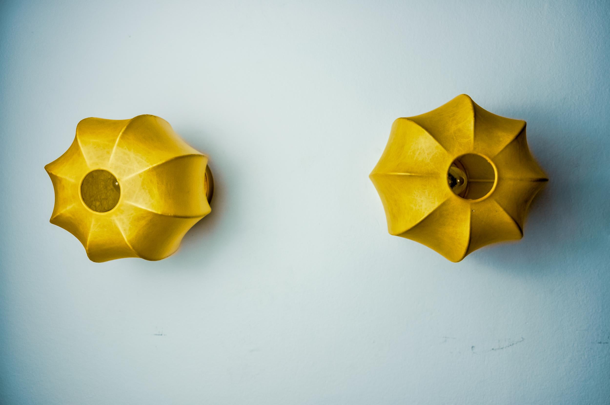 Hollywood Regency Pair of circular 