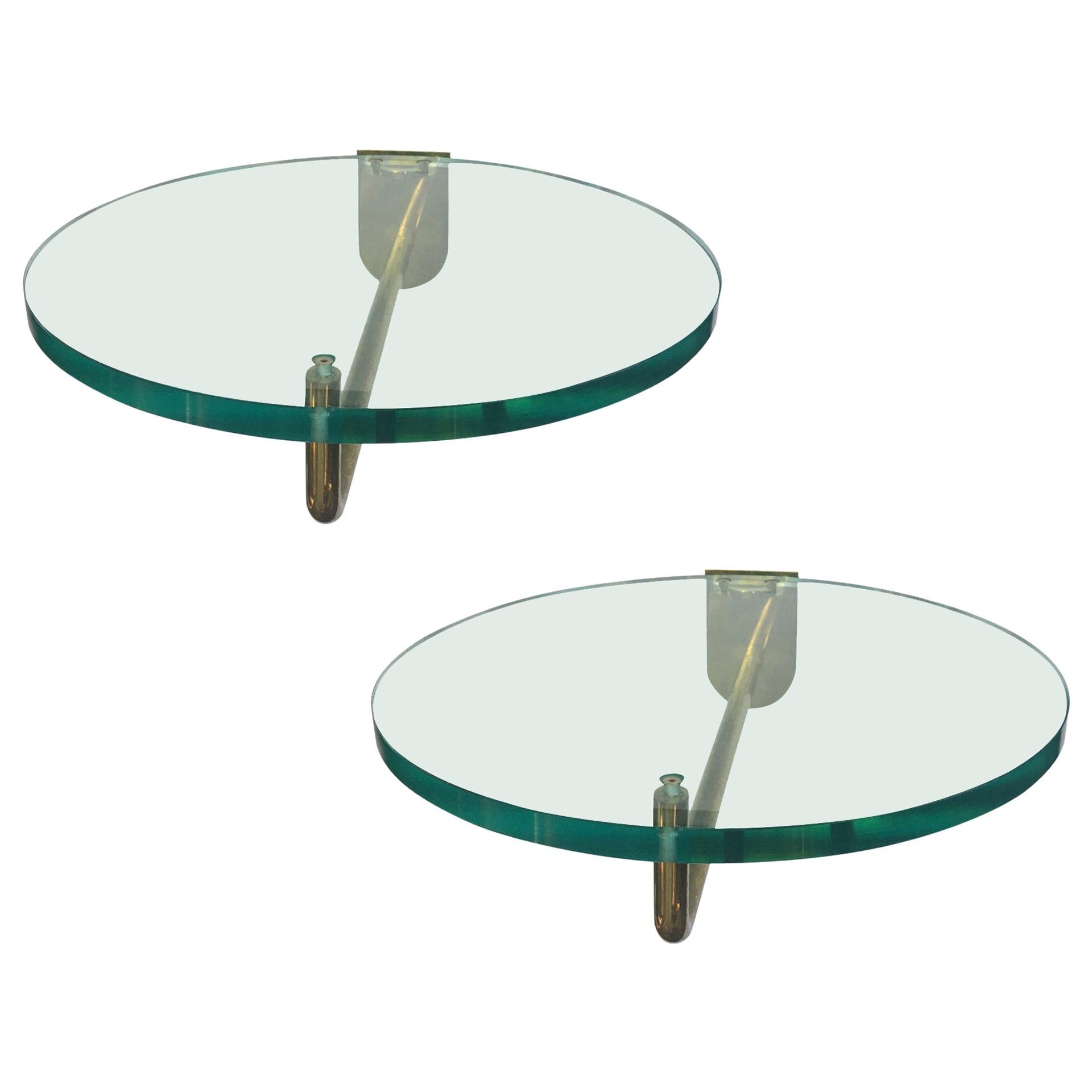 Paar runde Glas- und Messingregale, 20. Jahrhundert, europäisch