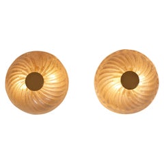 Paire d'appliques murales circulaires italiennes des années 1960 en verre de Murano et laiton