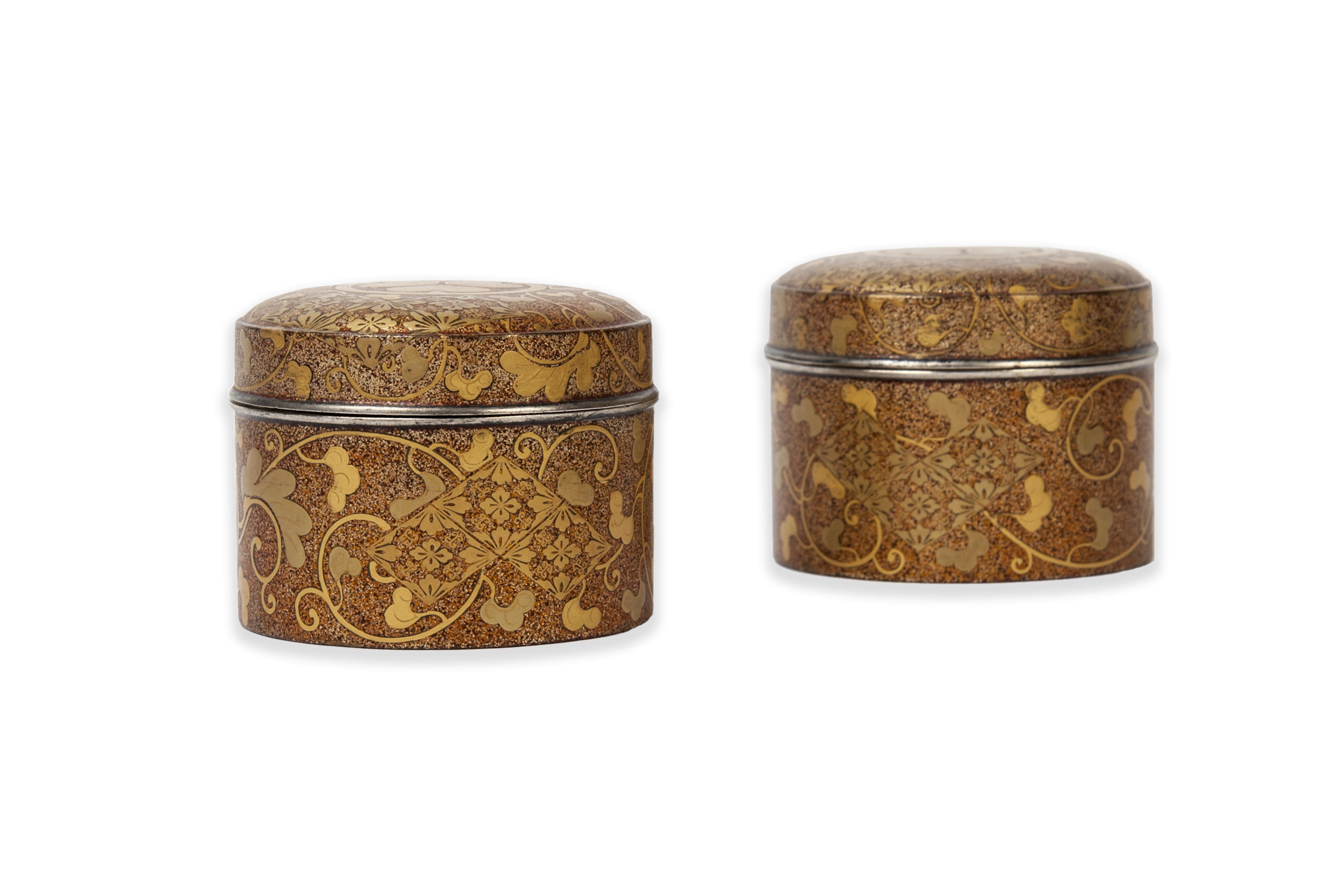 Japanese Pair of Circular Make-Up Boxes in Nacho-Ji Lacquer