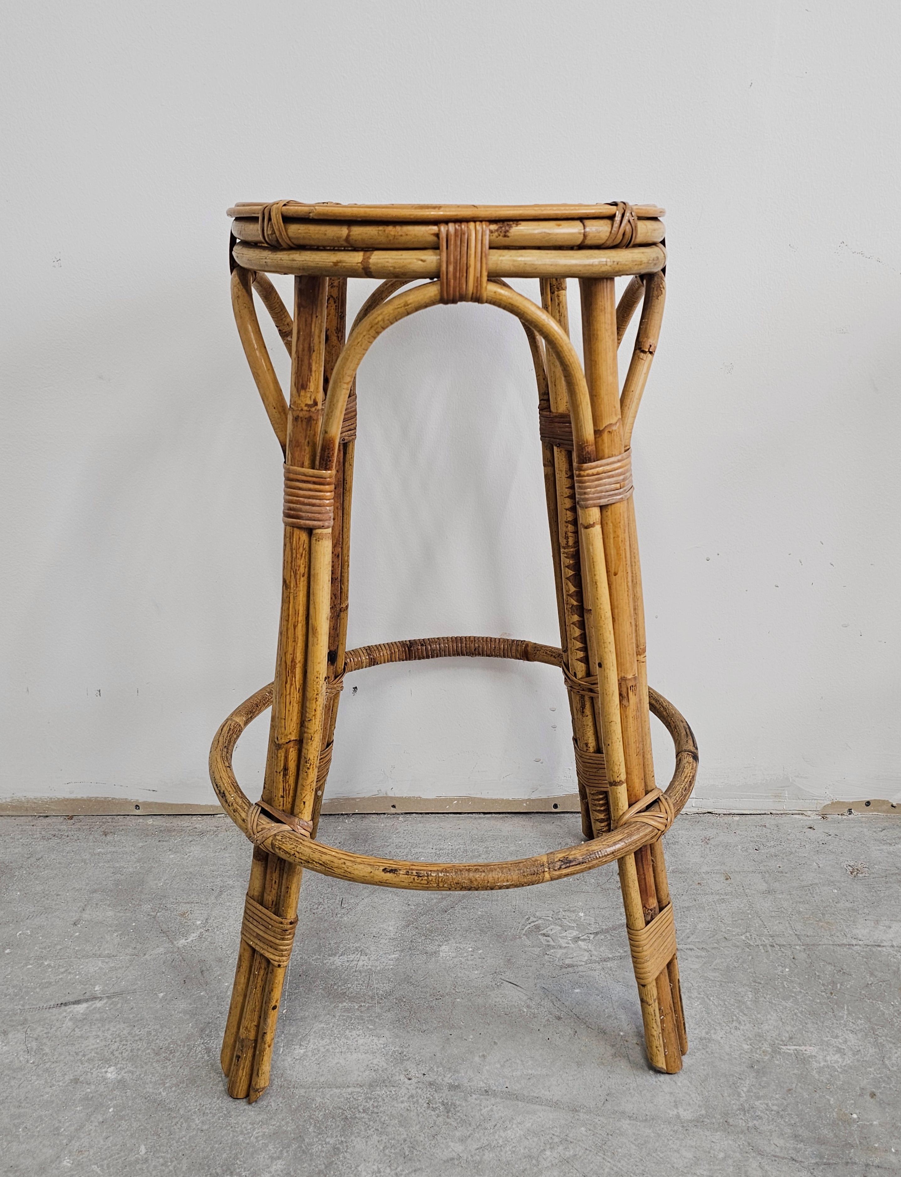 Italian Pair of Circular Mid Century Modern Bamboo Bar Stools, Italy 1960s For Sale