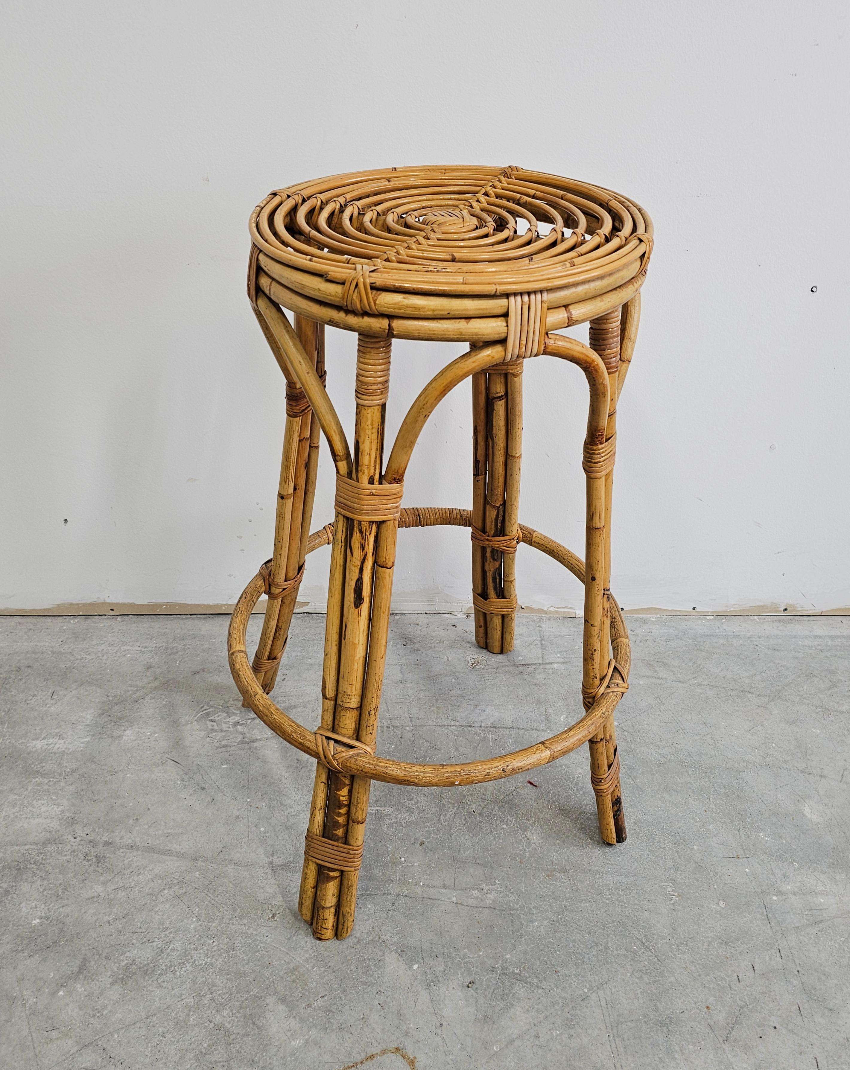 Pair of Circular Mid Century Modern Bamboo Bar Stools, Italy 1960s In Good Condition For Sale In Beograd, RS