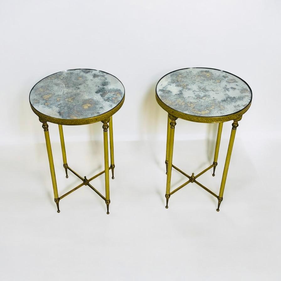 Pair of circular side table or end table, in brass and oxyde mirror circa's 1950 .
Very good condition.
