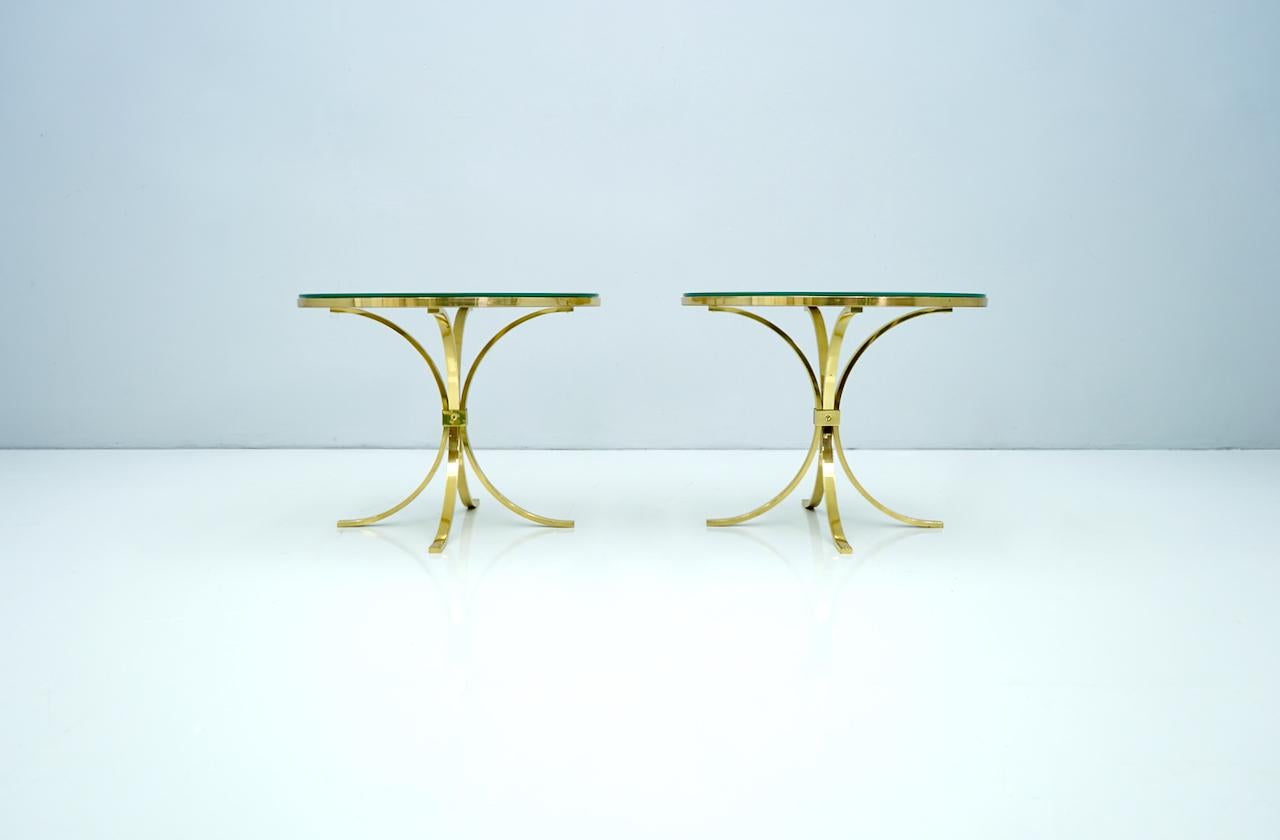 Pair of circular side tables brass and glass by Münchner Werkstätten, Germany, 1960s
Good condition with very small scratches on the mirror.

 
