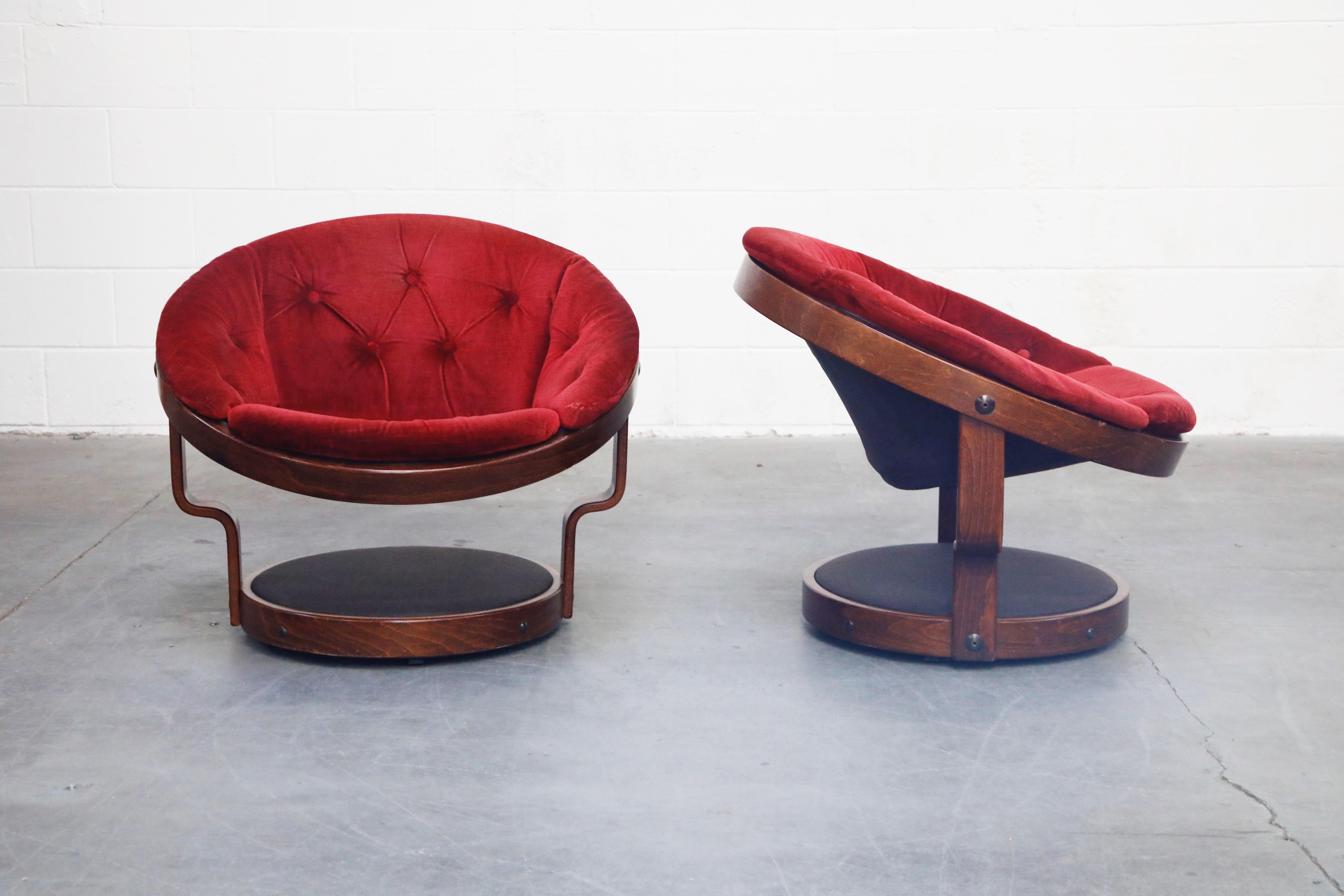 Mid-Century Modern Pair of Circular Swivel Lounge Chairs by Oddmund Vad, 1970s, Signed