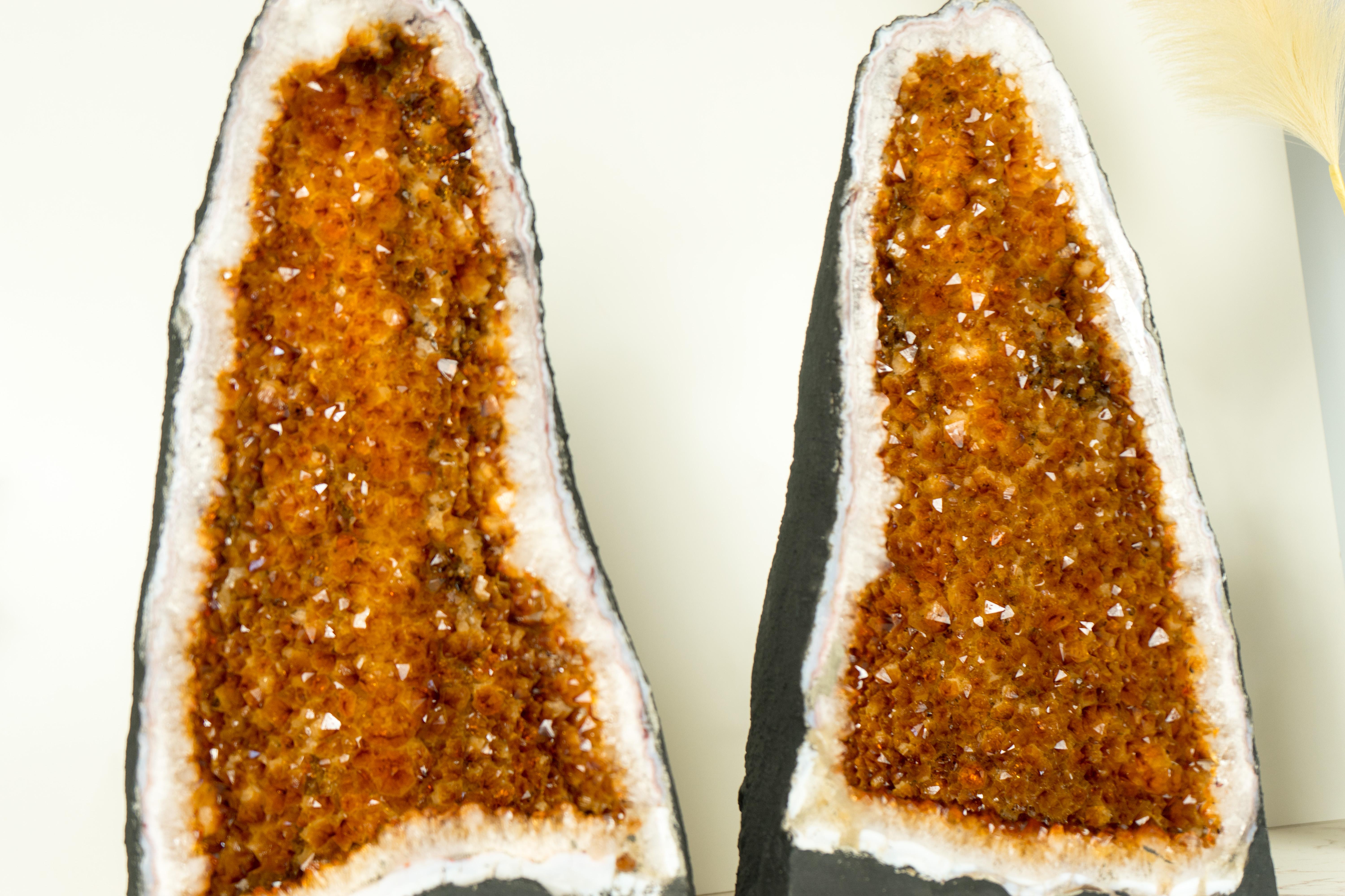 Pareja de catedrales de geoda de citrino con brillante drusa naranja intenso de grado AAA 4
