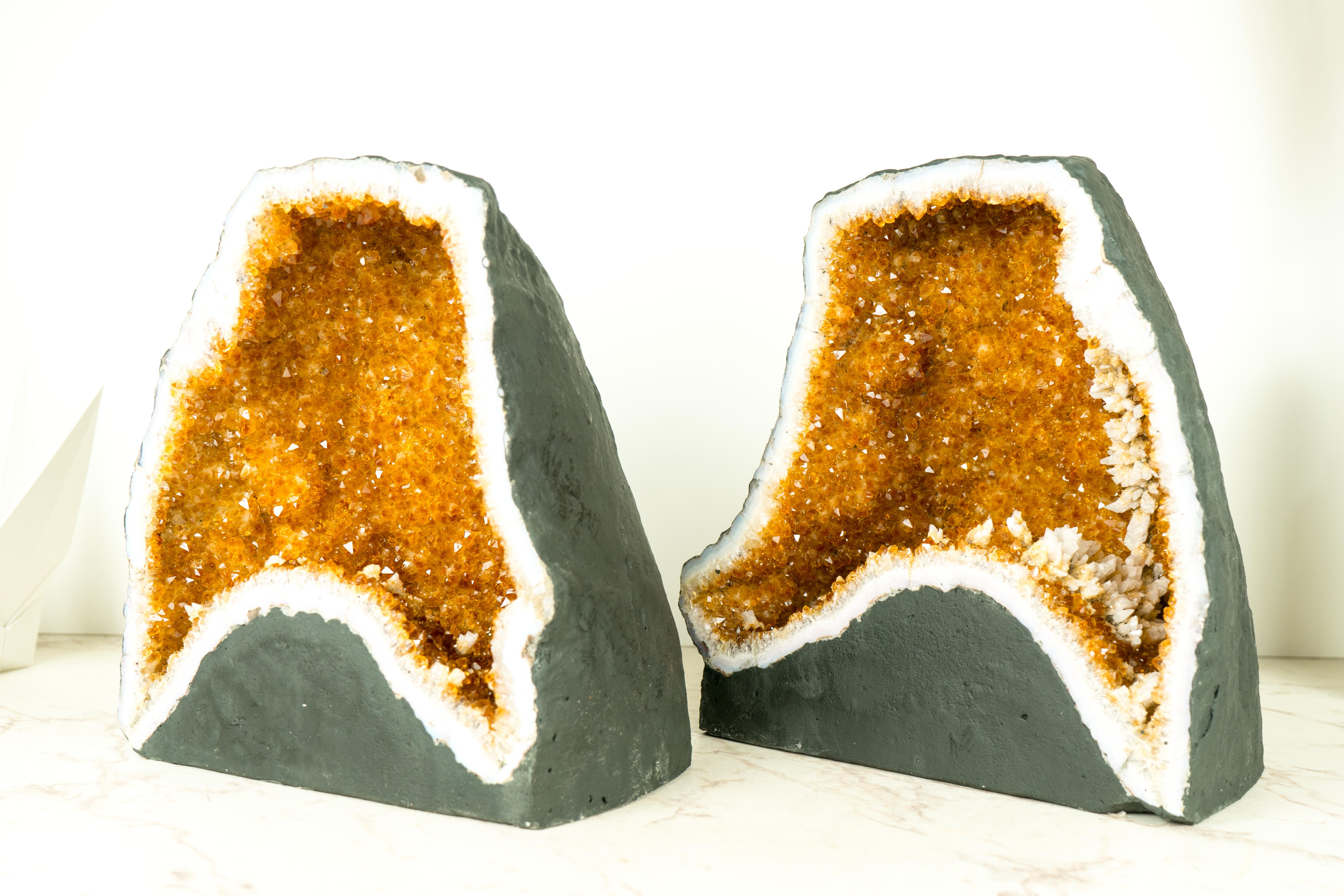 Pair of Citrine Geodes Cave with Orange Druzy Crystals and Calcite Flowers In New Condition For Sale In Ametista Do Sul, BR