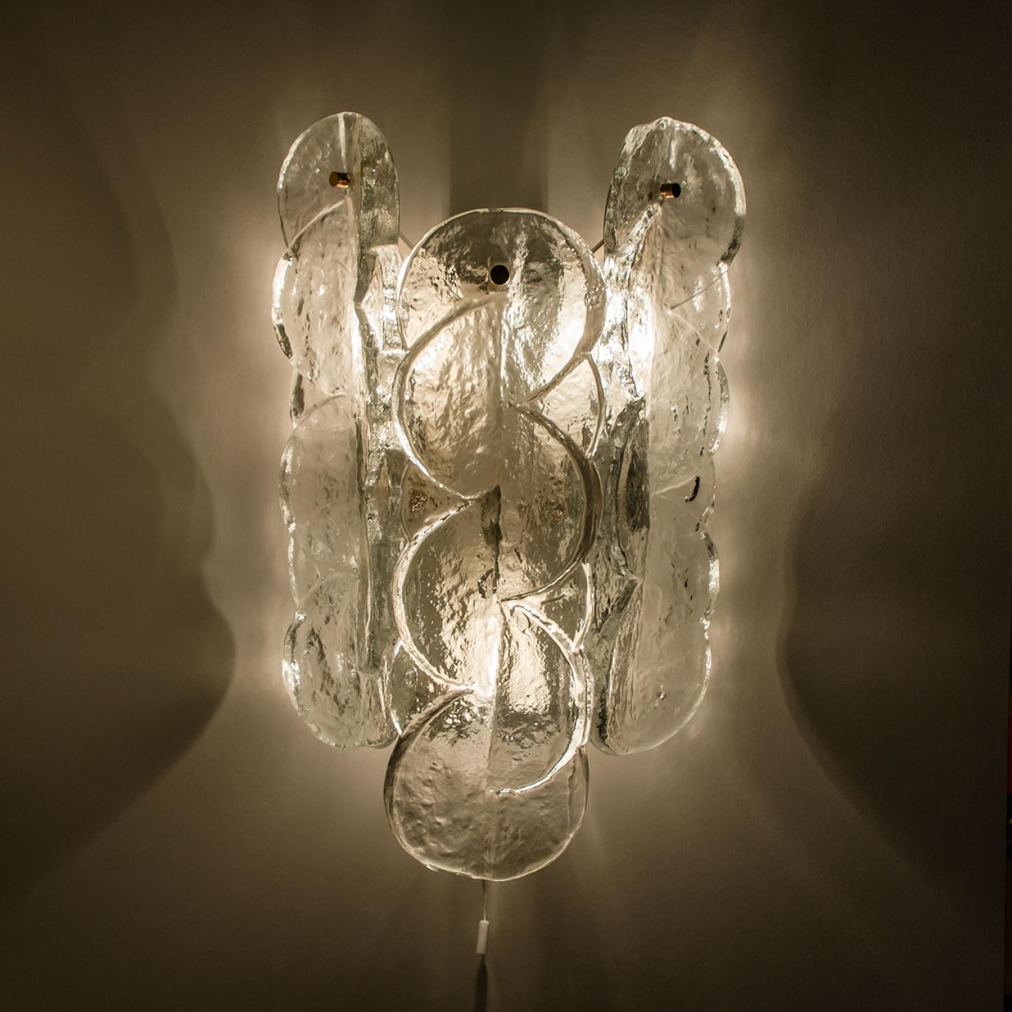 Pareja de apliques o candelabros de cristal transparente con remolino de cítricos de J.T. Kalmar, 1969 en venta 4