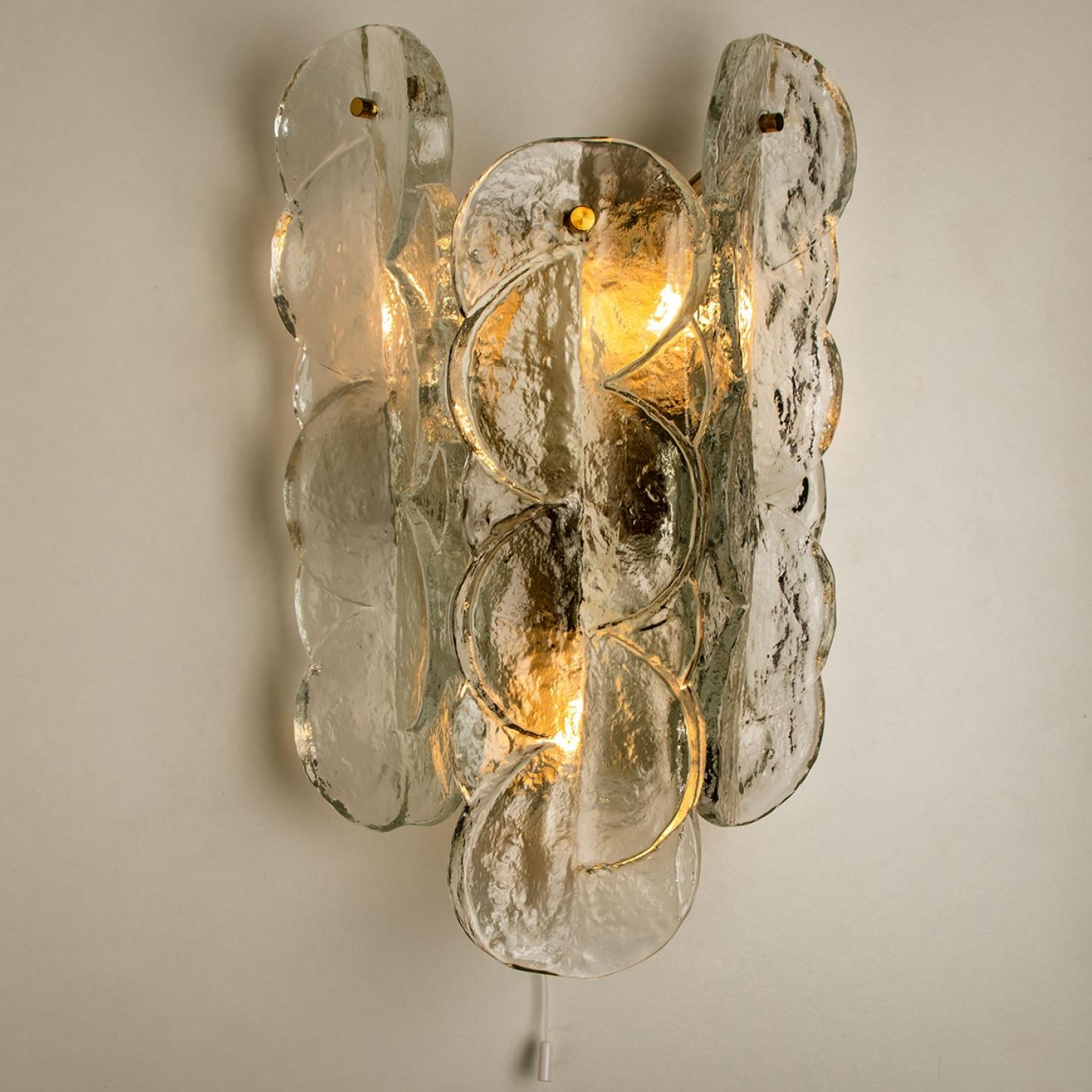 Pareja de apliques o candelabros de cristal transparente con remolino de cítricos de J.T. Kalmar, 1969 Austríaco en venta