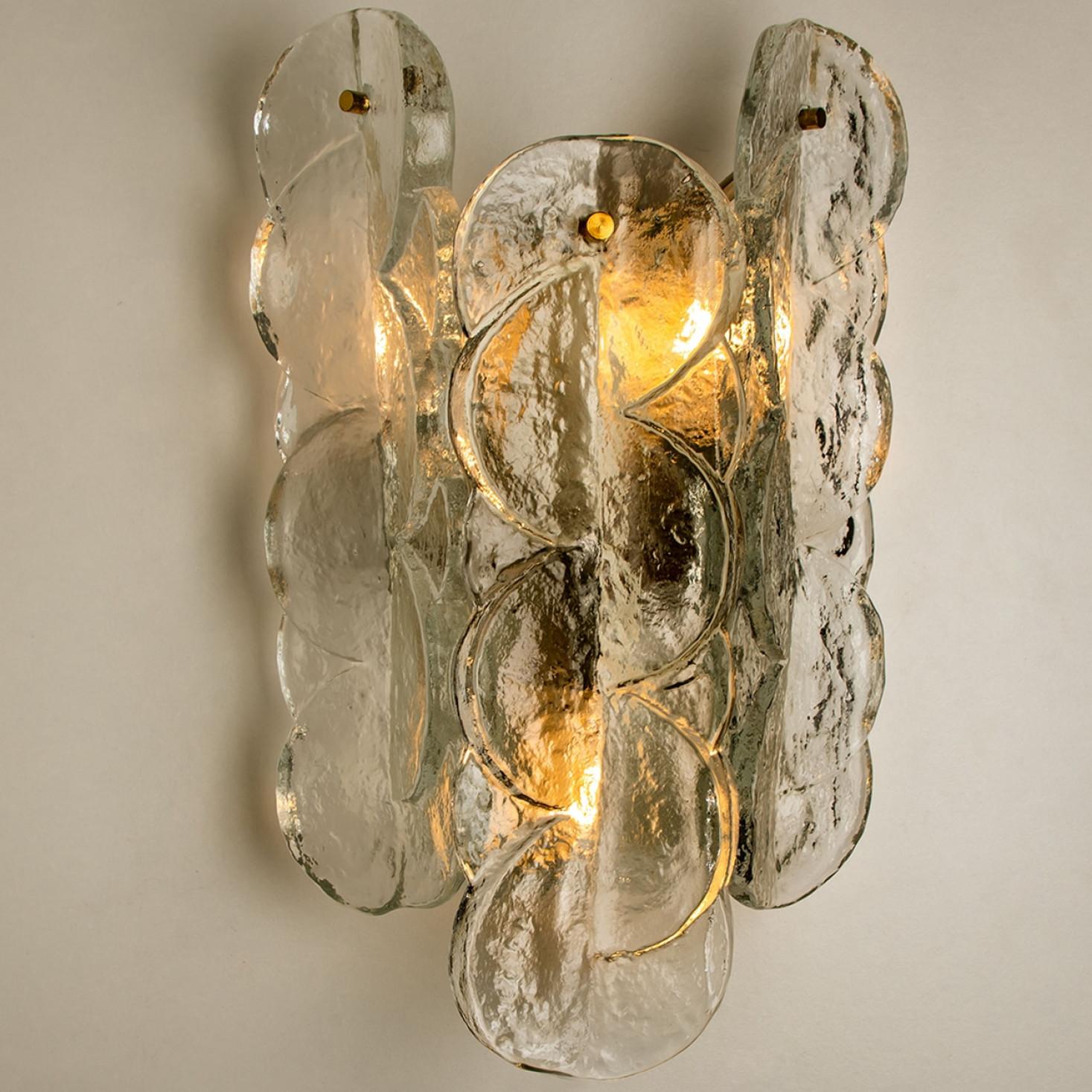 Pareja de apliques o candelabros de cristal transparente con remolino de cítricos de J.T. Kalmar, 1969 en venta 1