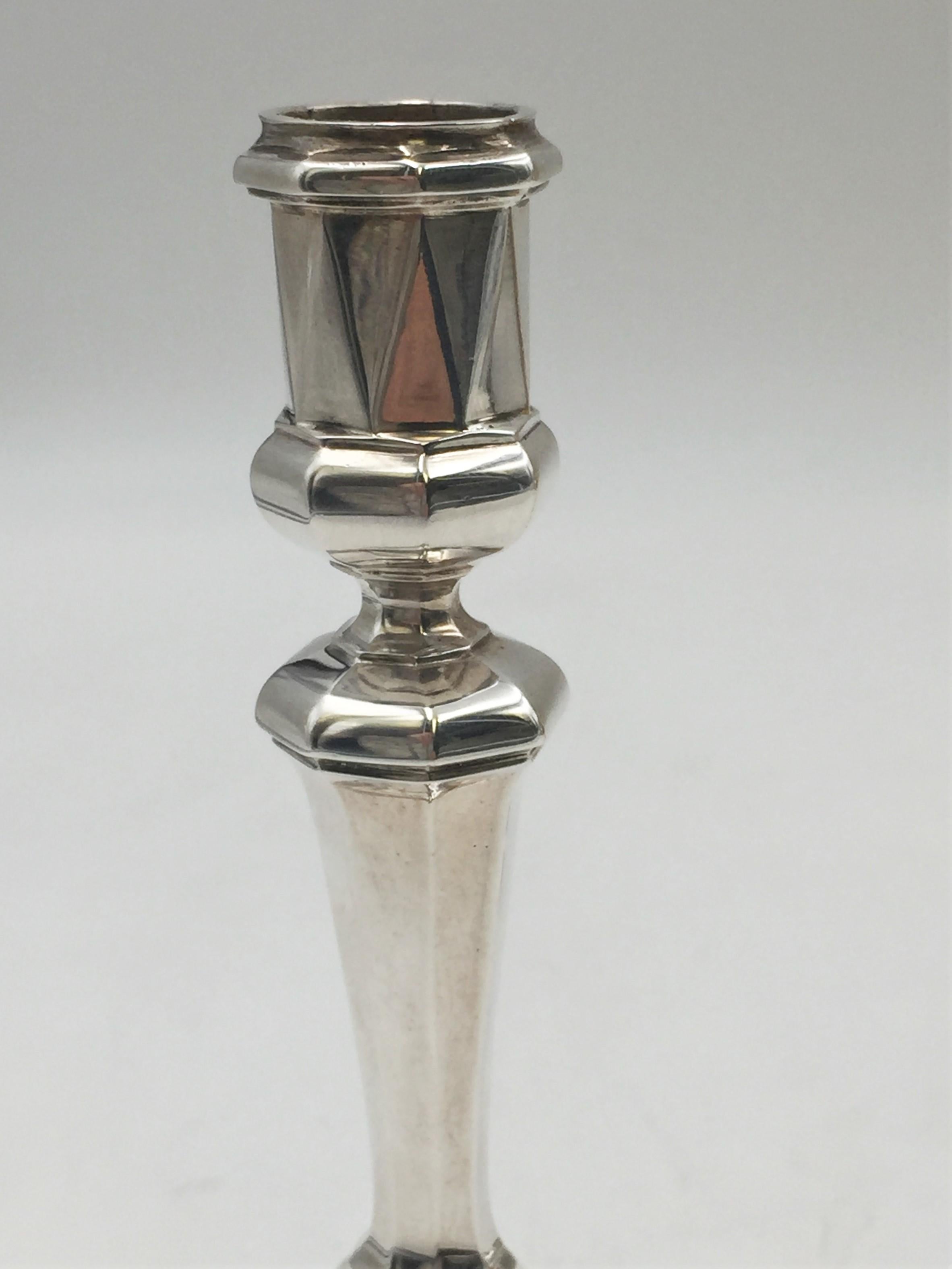 Pair of CJ Vander English Silver Tapersticks Candlesticks in Queen Anne Style In Good Condition In New York, NY