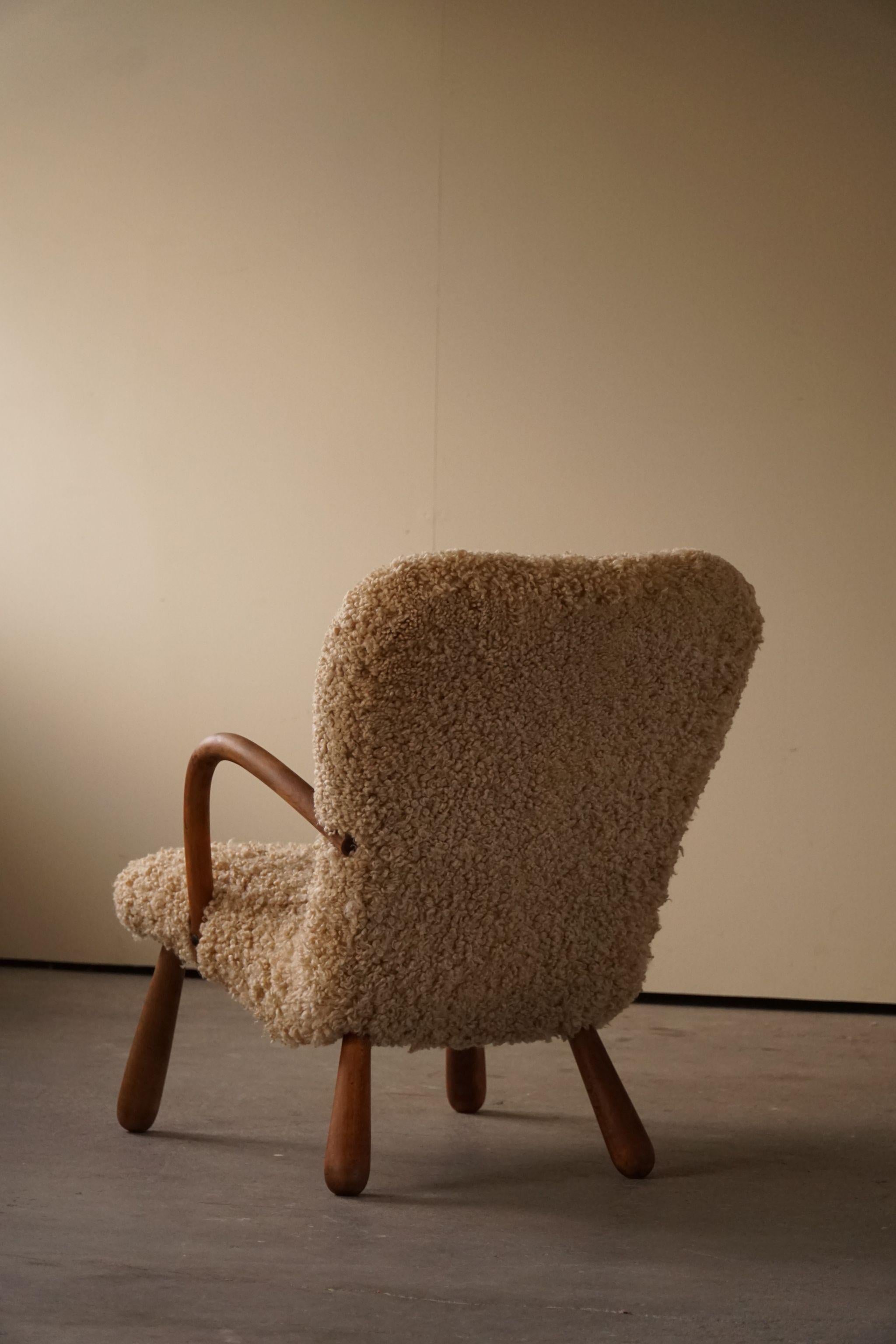 Paire de chaises longues Clam en laine d'agneau, Skive Møbelfabrik, Danemark, années 1950 en vente 5