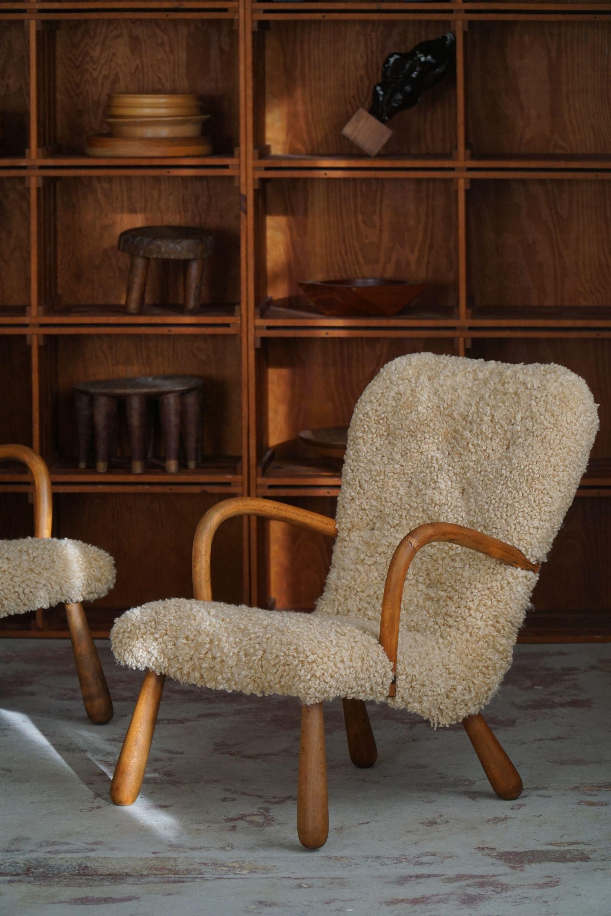 Pair of Clam Lounge Chairs in Lambswool, Skive Møbelfabrik, Denmark, 1950s For Sale 9