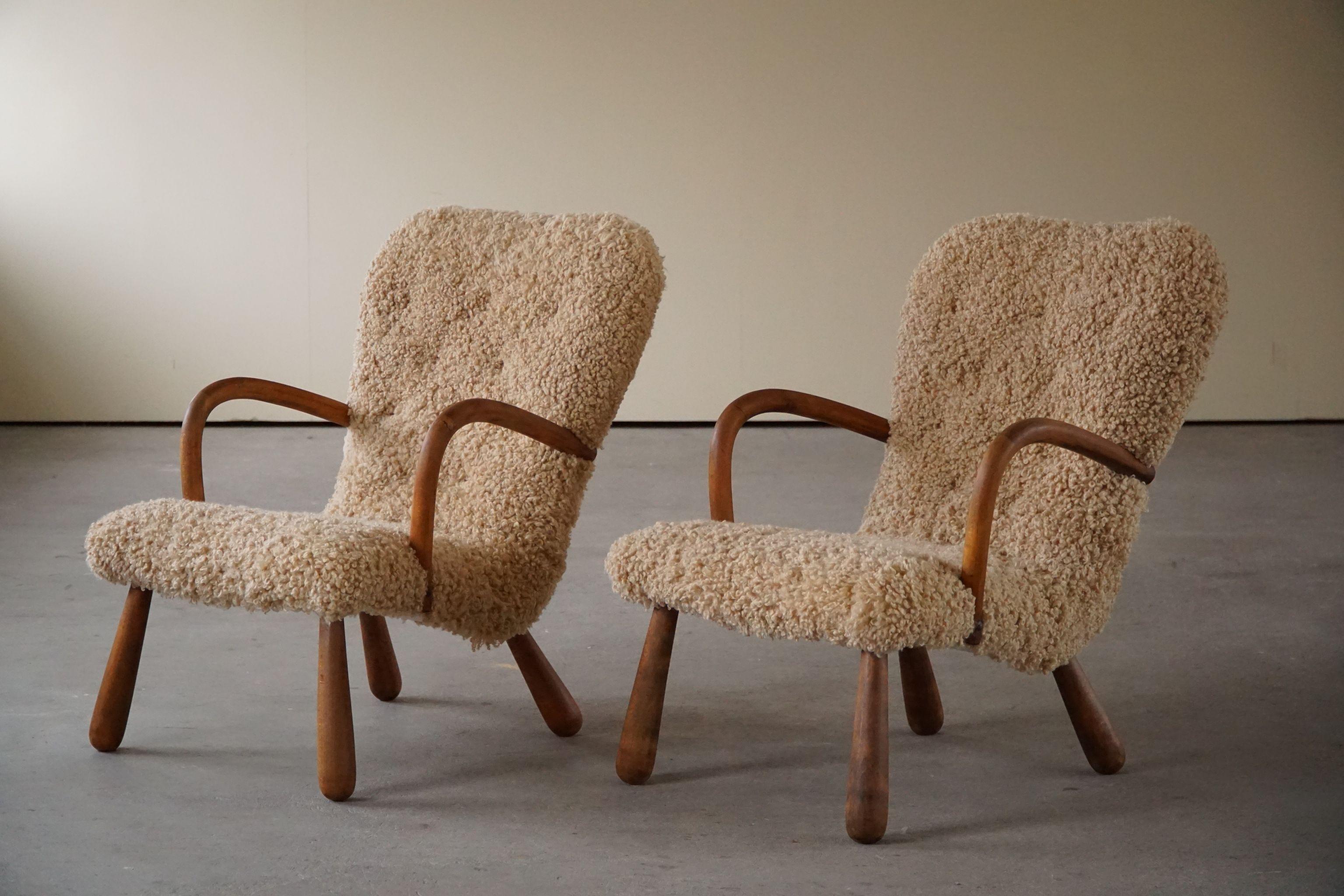 Pair of Clam Lounge Chairs in Lambswool, Skive Møbelfabrik, Denmark, 1950s For Sale 11