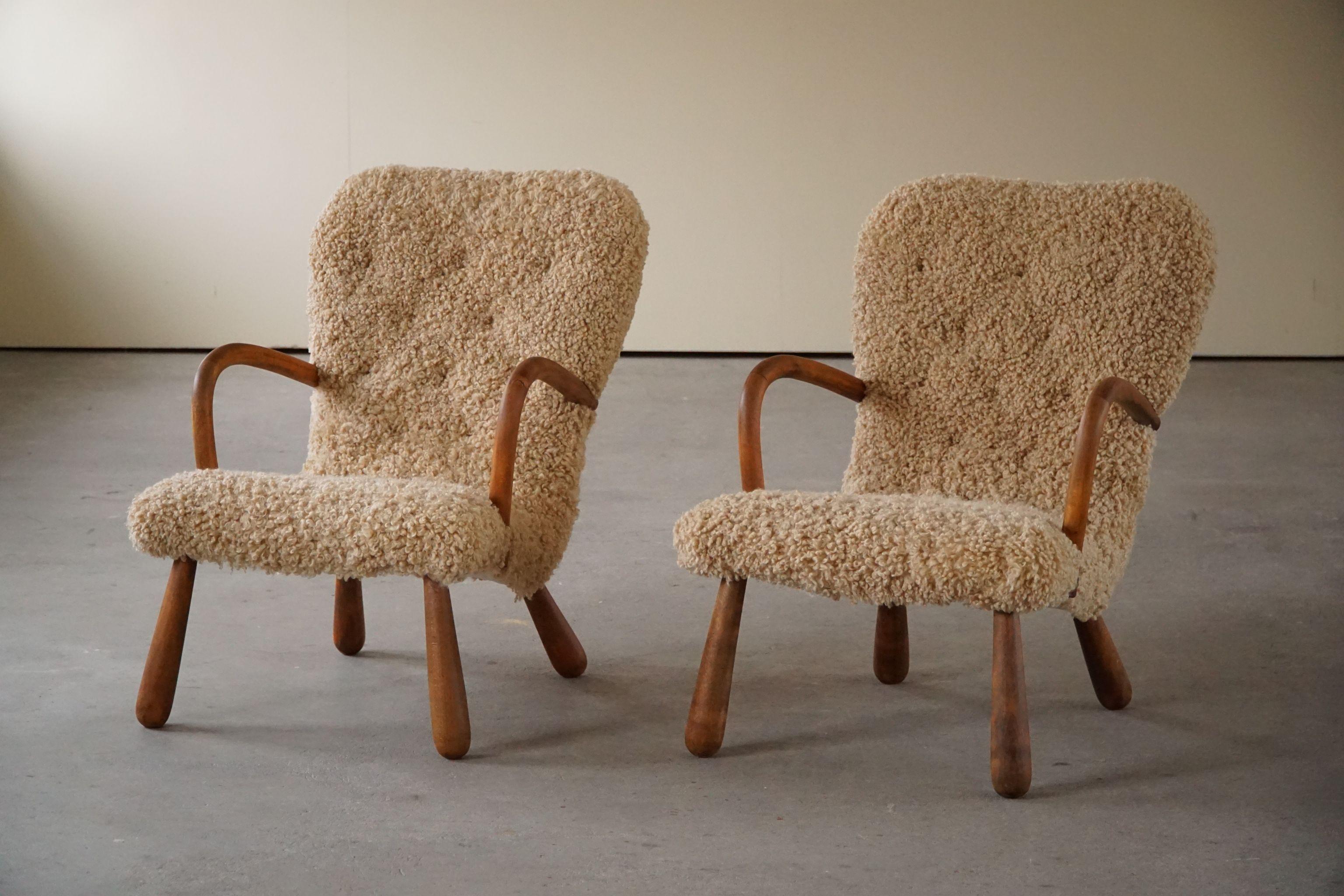 Pair of Clam Lounge Chairs in Lambswool, Skive Møbelfabrik, Denmark, 1950s For Sale 12