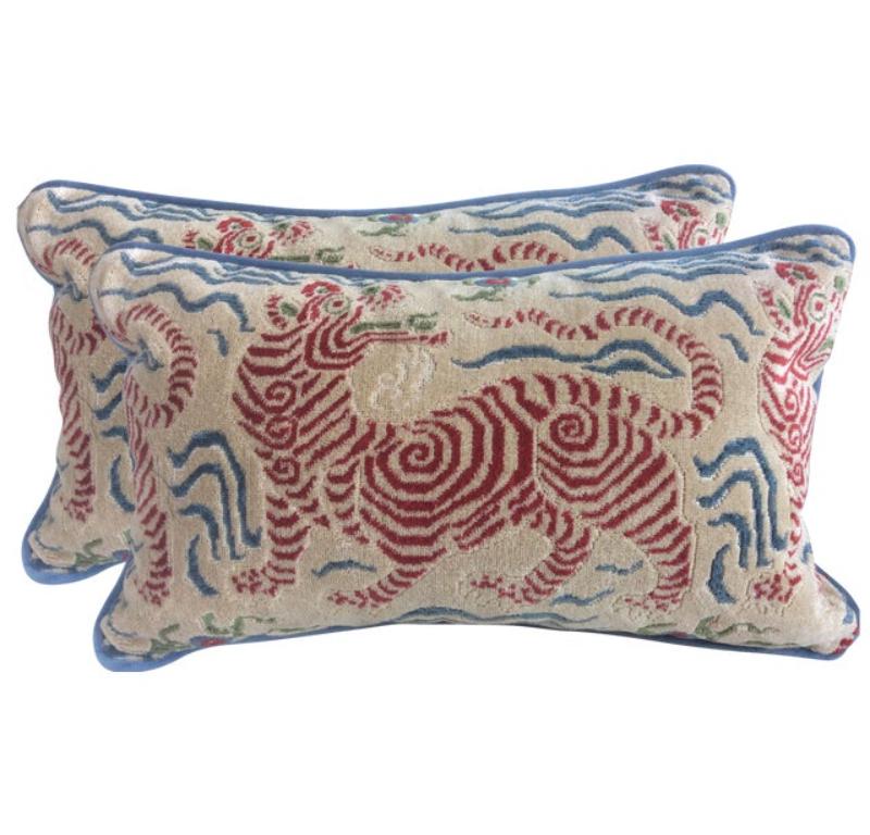 Paire d'oreillers Clarence House en dragon du Tibet Neuf - En vente à Winder, GA