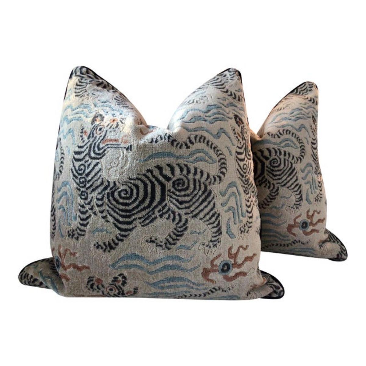 Coppia di cuscini Clarence House in velluto con motivo a drago tibetano