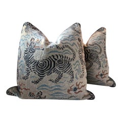 Coppia di cuscini Clarence House in velluto con motivo a drago tibetano