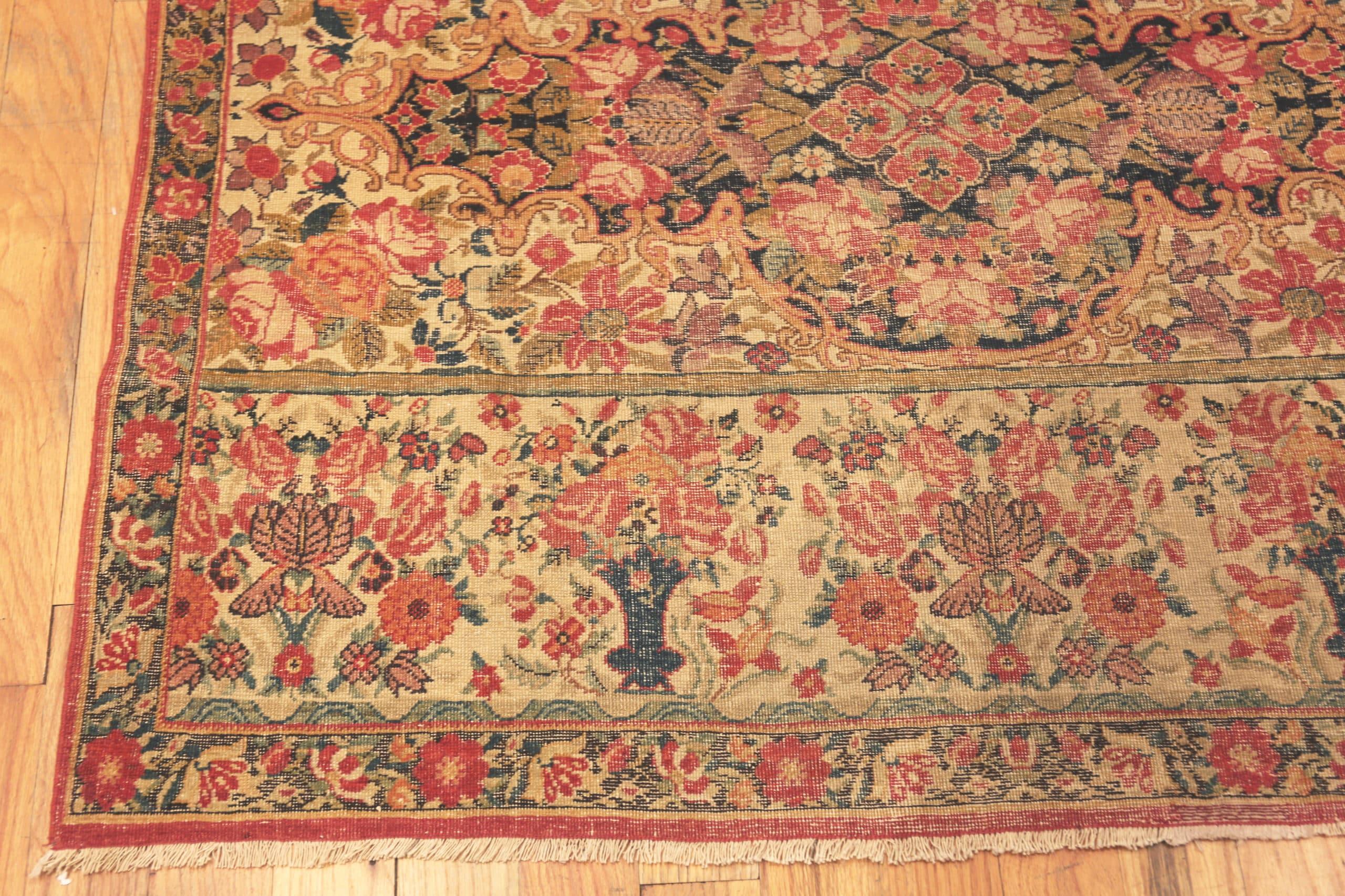 Paar antike persische Kerman-Teppiche. 4 ft 3 in x 6 ft 6 in (Kirman) im Angebot