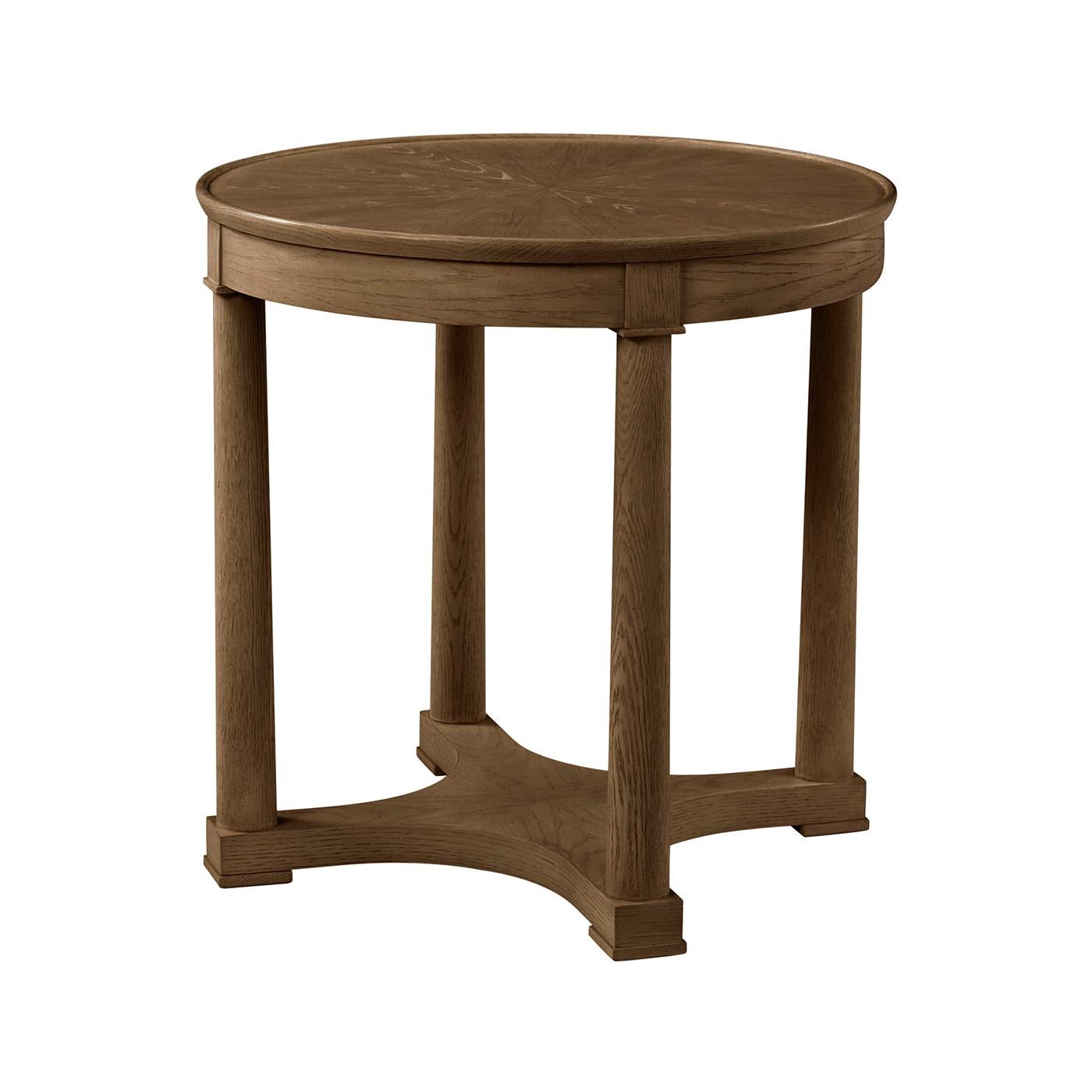 Ein Paar Classic Brown Runde Beistelltische (Vietnamesisch) im Angebot