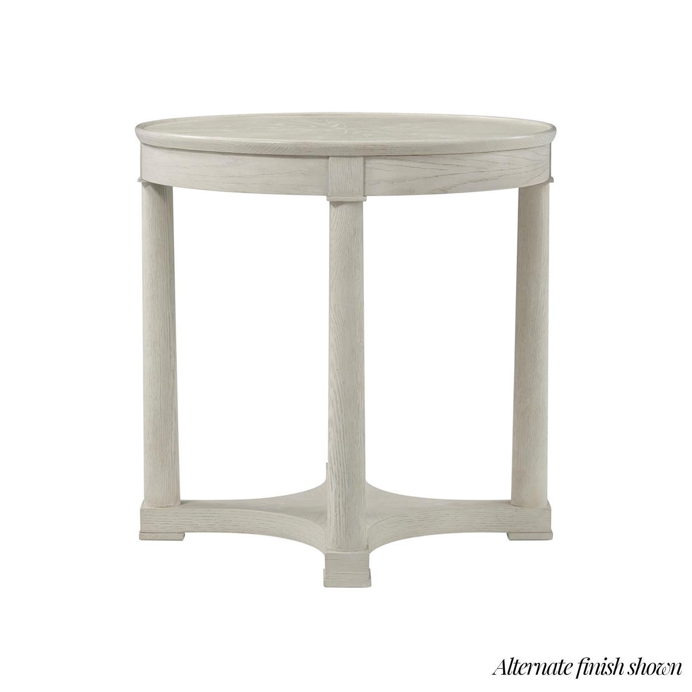 Ein Paar Classic Brown Runde Beistelltische im Zustand „Neu“ im Angebot in Westwood, NJ