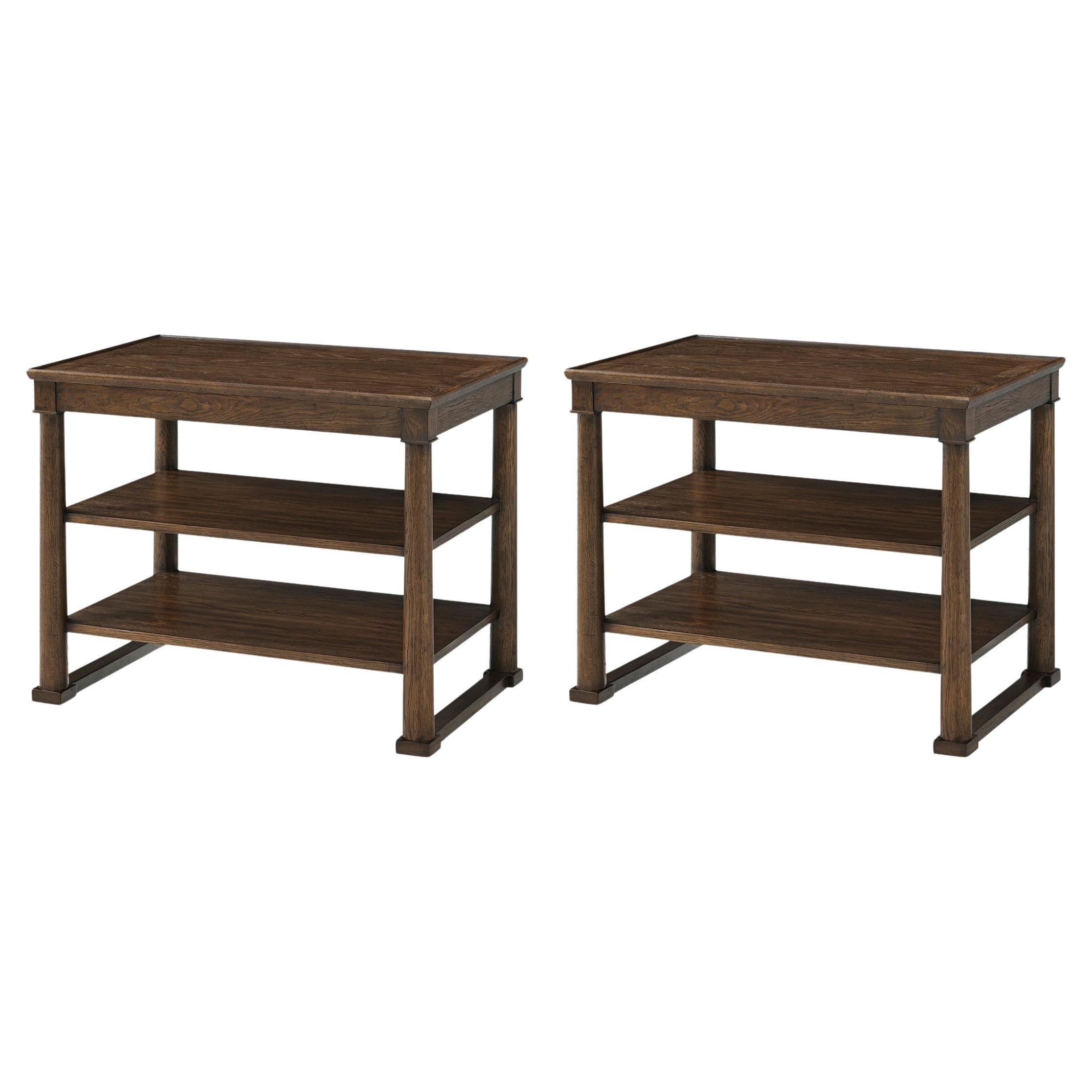 Ein Paar Classic Brown Beistelltische im Angebot