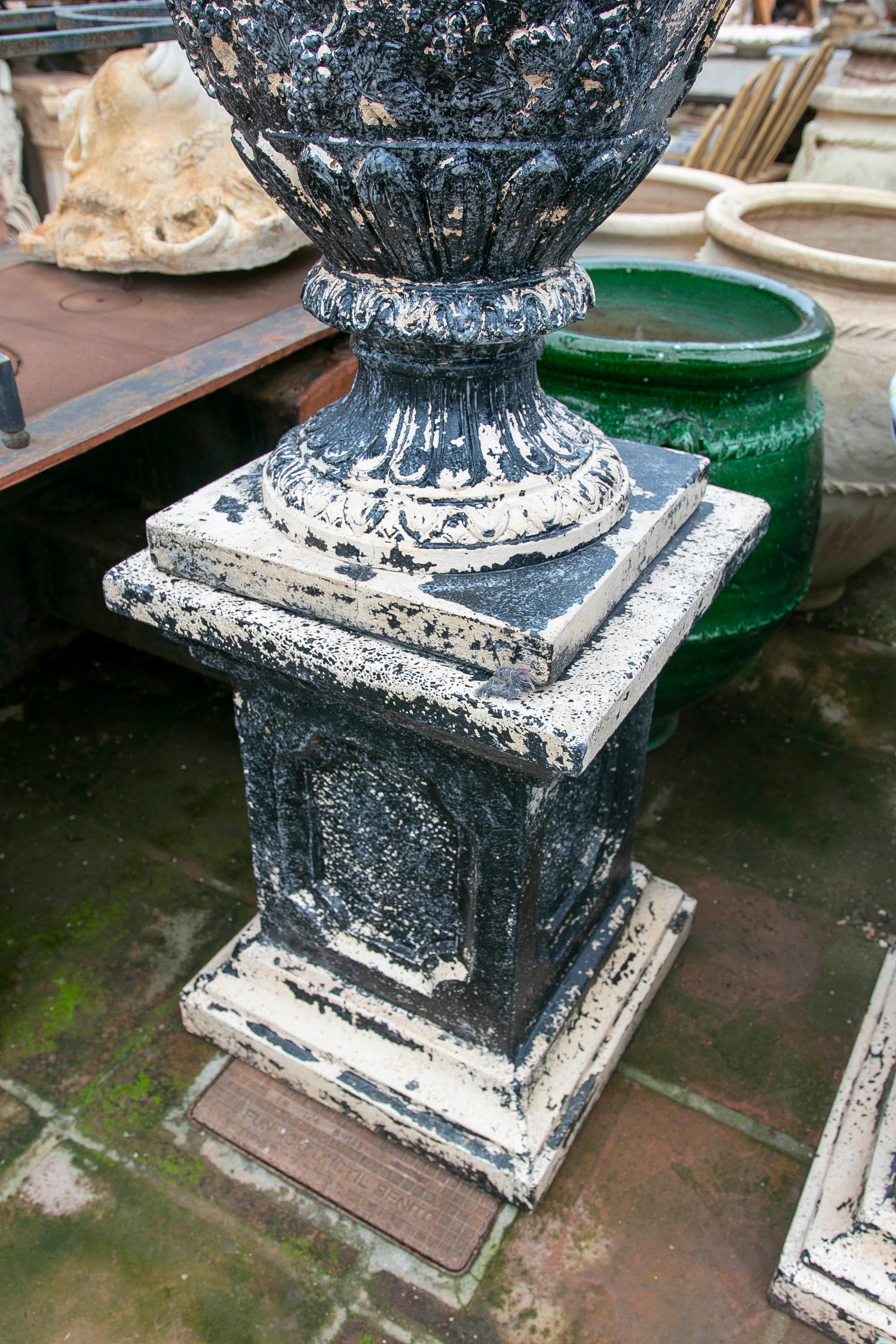 Pair of Classic Cement Cups with Rectangular Base  For Sale 4