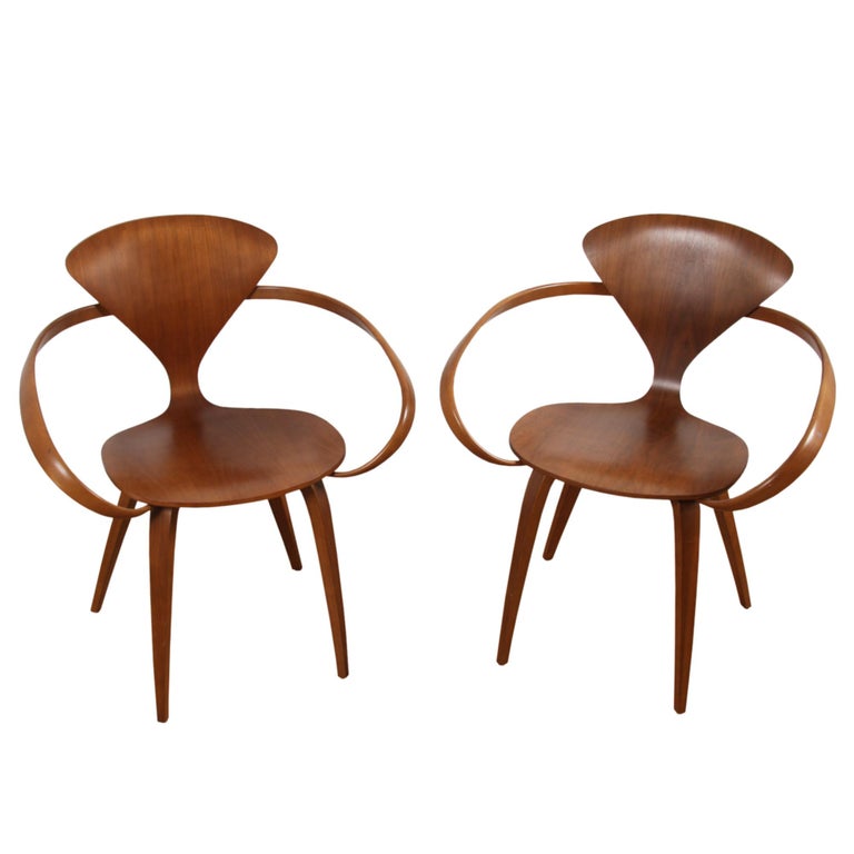 Pair of Classic Cherner Armchairs In Good Condition For Sale In London, GB